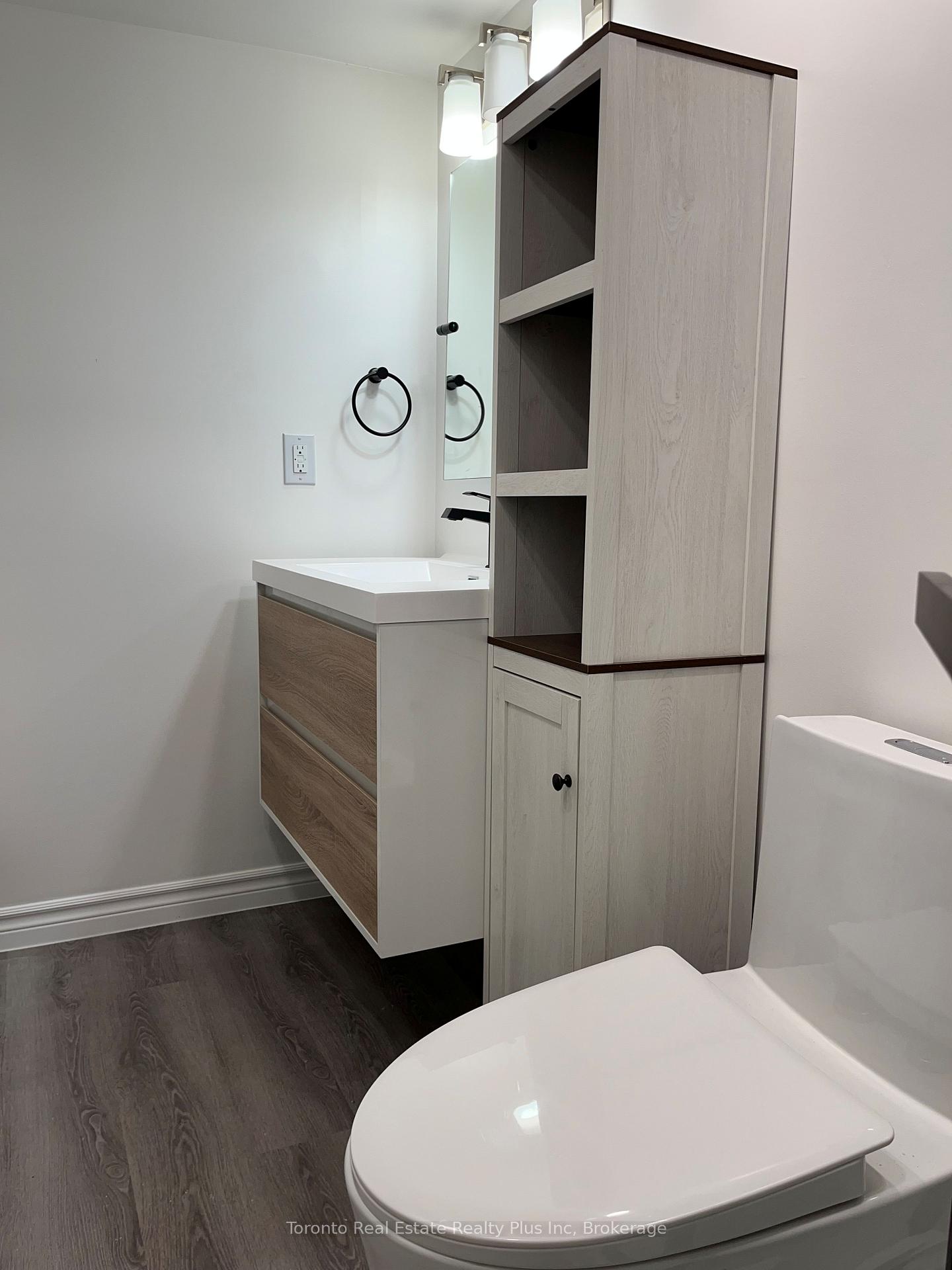 Photo 11 of 21 Nicholson Drive, Barrie, Ardagh — HOMEH