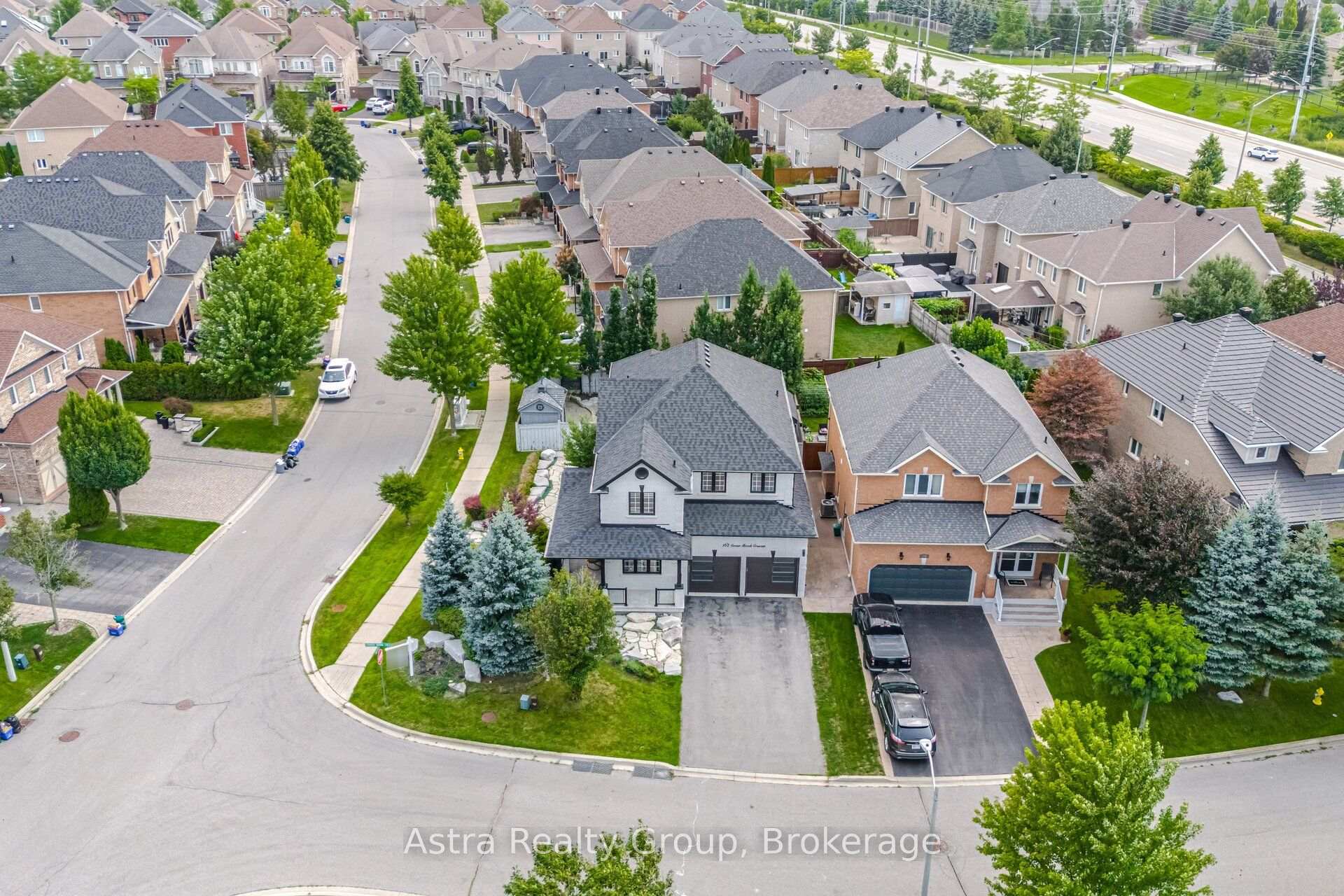 Photo 4 of 162 Corner Brook Crescent, Vaughan, Vellore Village — HOMEH