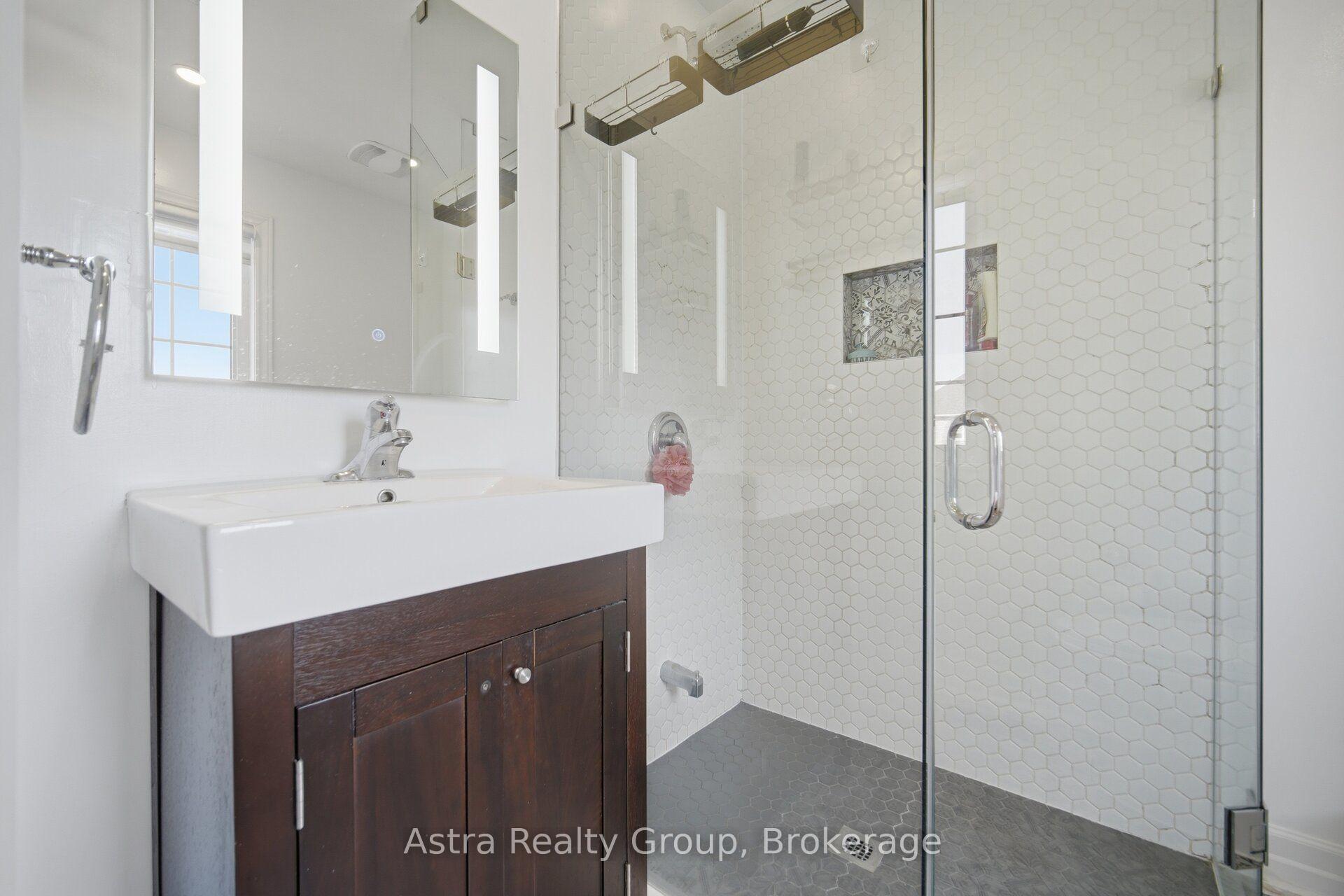 Photo 26 of 162 Corner Brook Crescent, Vaughan, Vellore Village — HOMEH