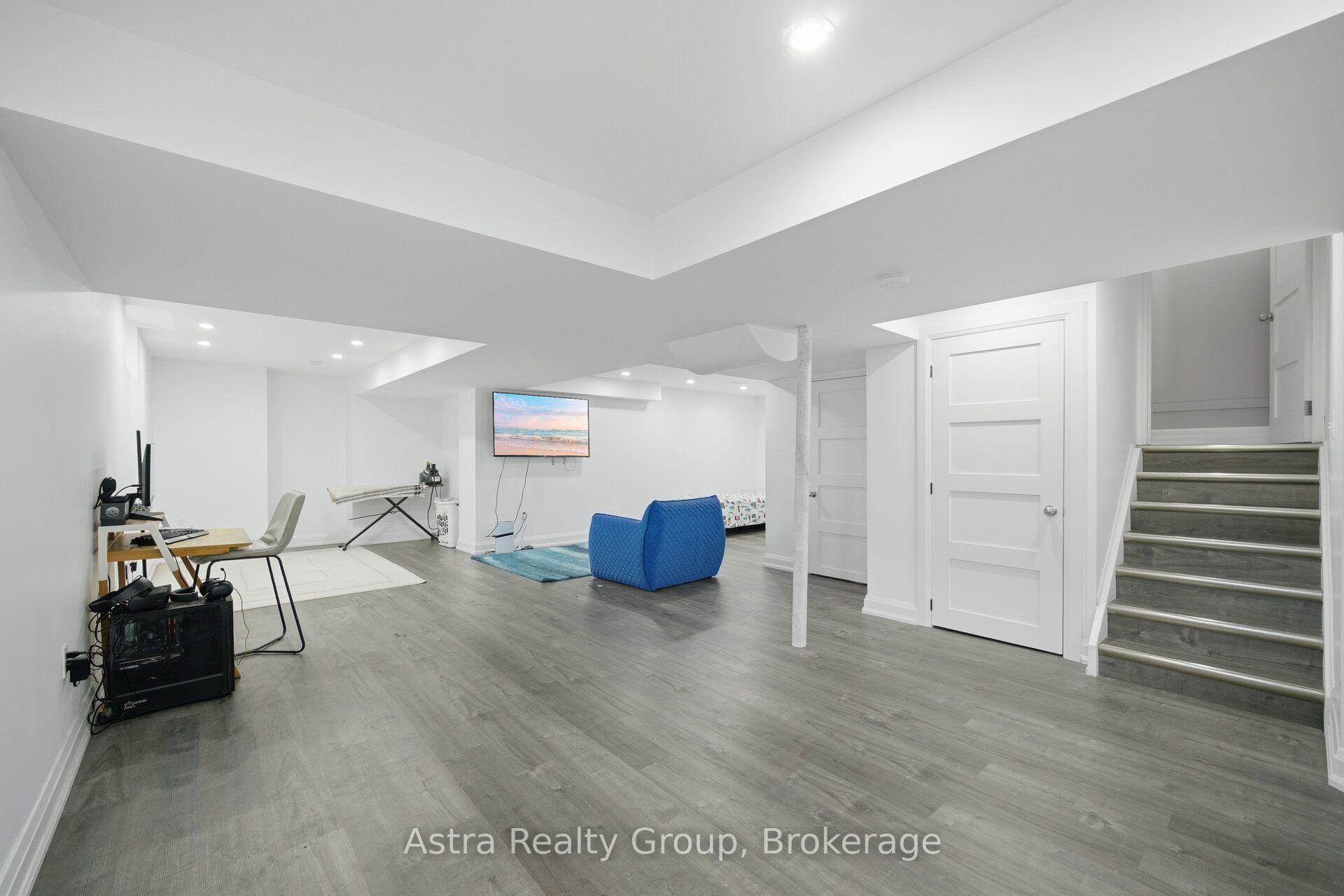 Photo 35 of 162 Corner Brook Crescent, Vaughan, Vellore Village — HOMEH
