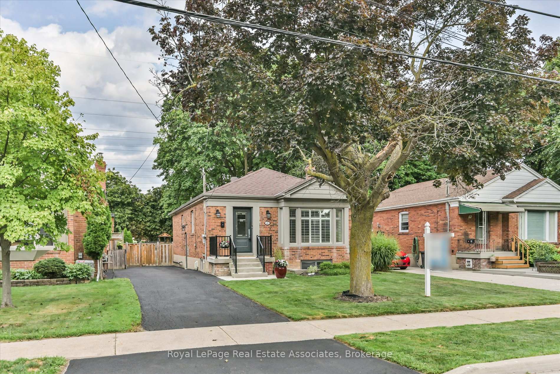 Photo 1 of 41 Ashbourne Drive, Etobicoke, Islington-City Centre West — HOMEH