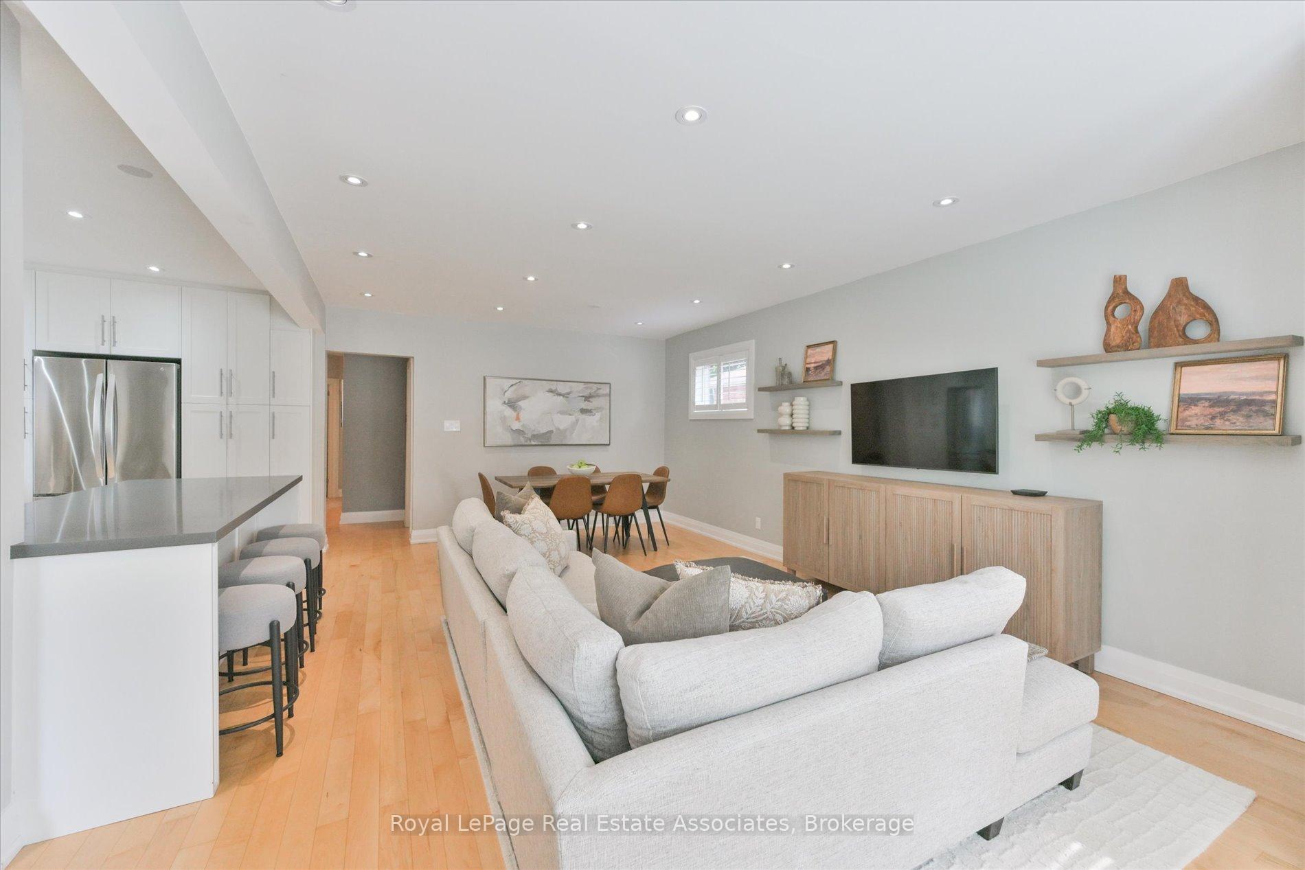 Photo 7 of 41 Ashbourne Drive, Etobicoke, Islington-City Centre West — HOMEH