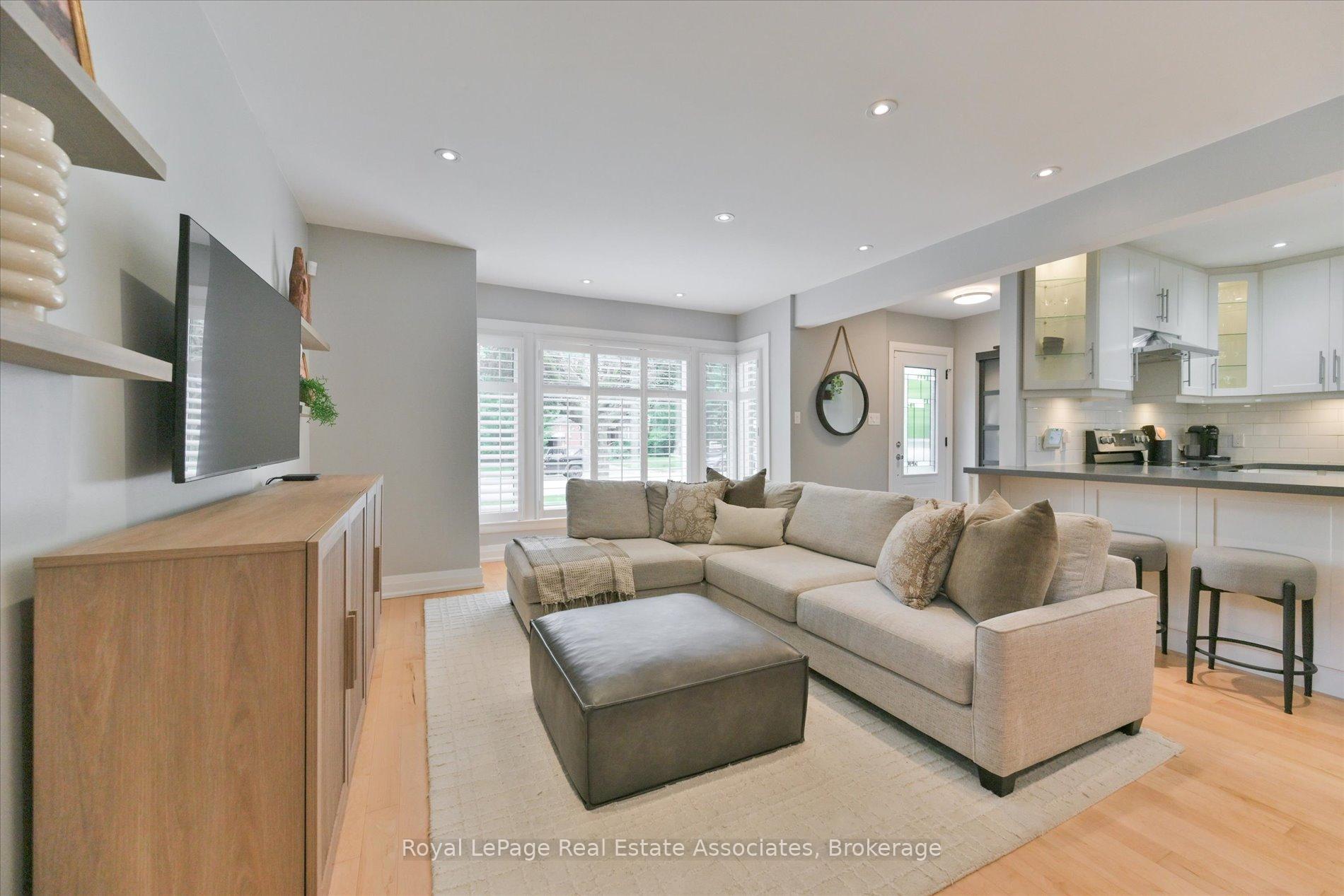 Photo 8 of 41 Ashbourne Drive, Etobicoke, Islington-City Centre West — HOMEH