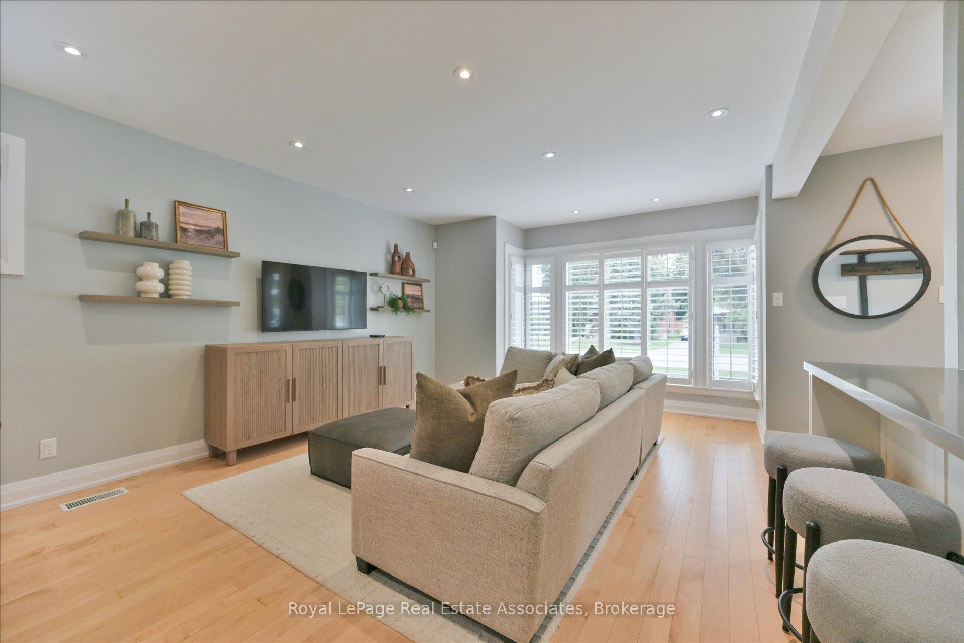 Photo 9 of 41 Ashbourne Drive, Etobicoke, Islington-City Centre West — HOMEH