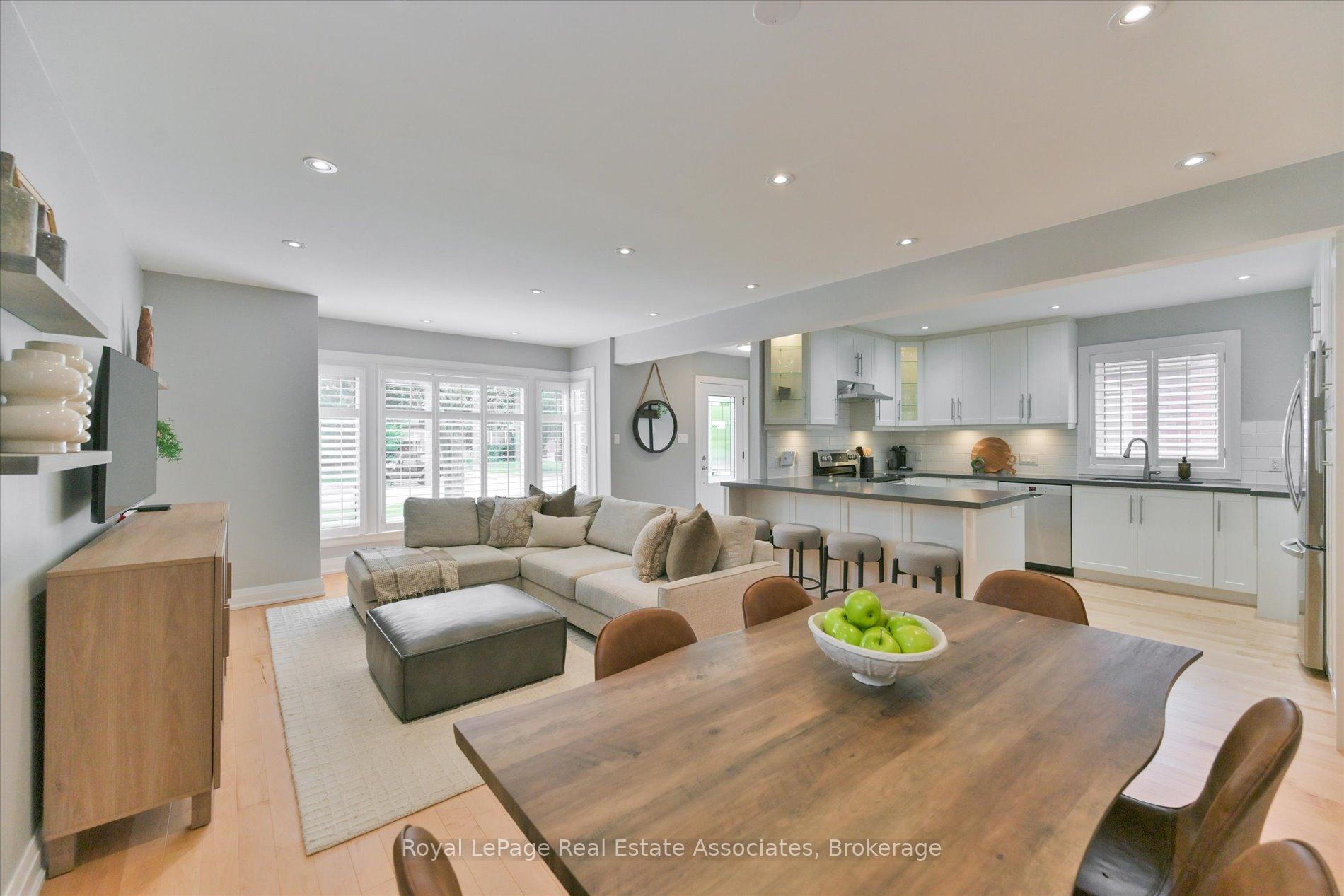 Photo 11 of 41 Ashbourne Drive, Etobicoke, Islington-City Centre West — HOMEH