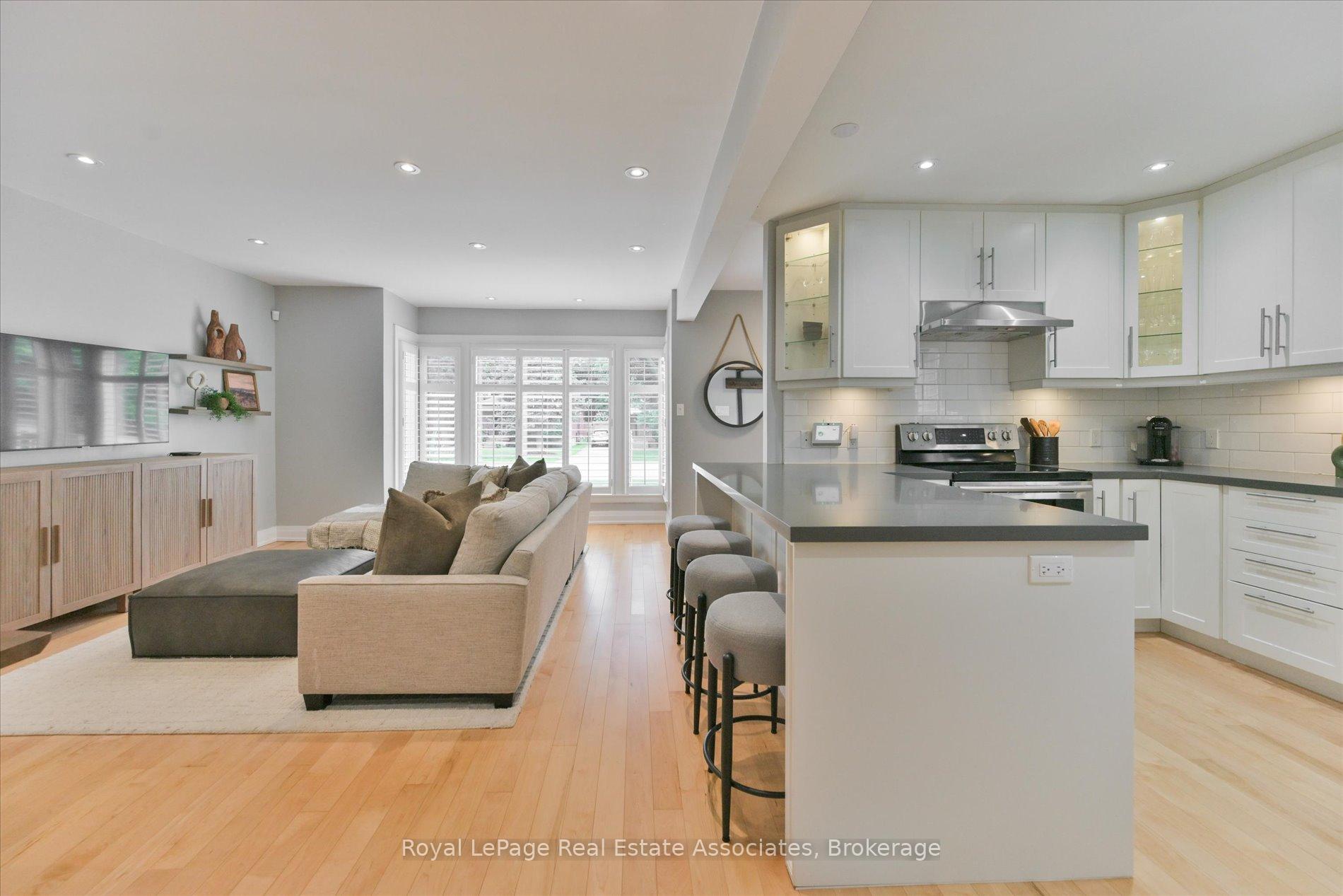 Photo 12 of 41 Ashbourne Drive, Etobicoke, Islington-City Centre West — HOMEH
