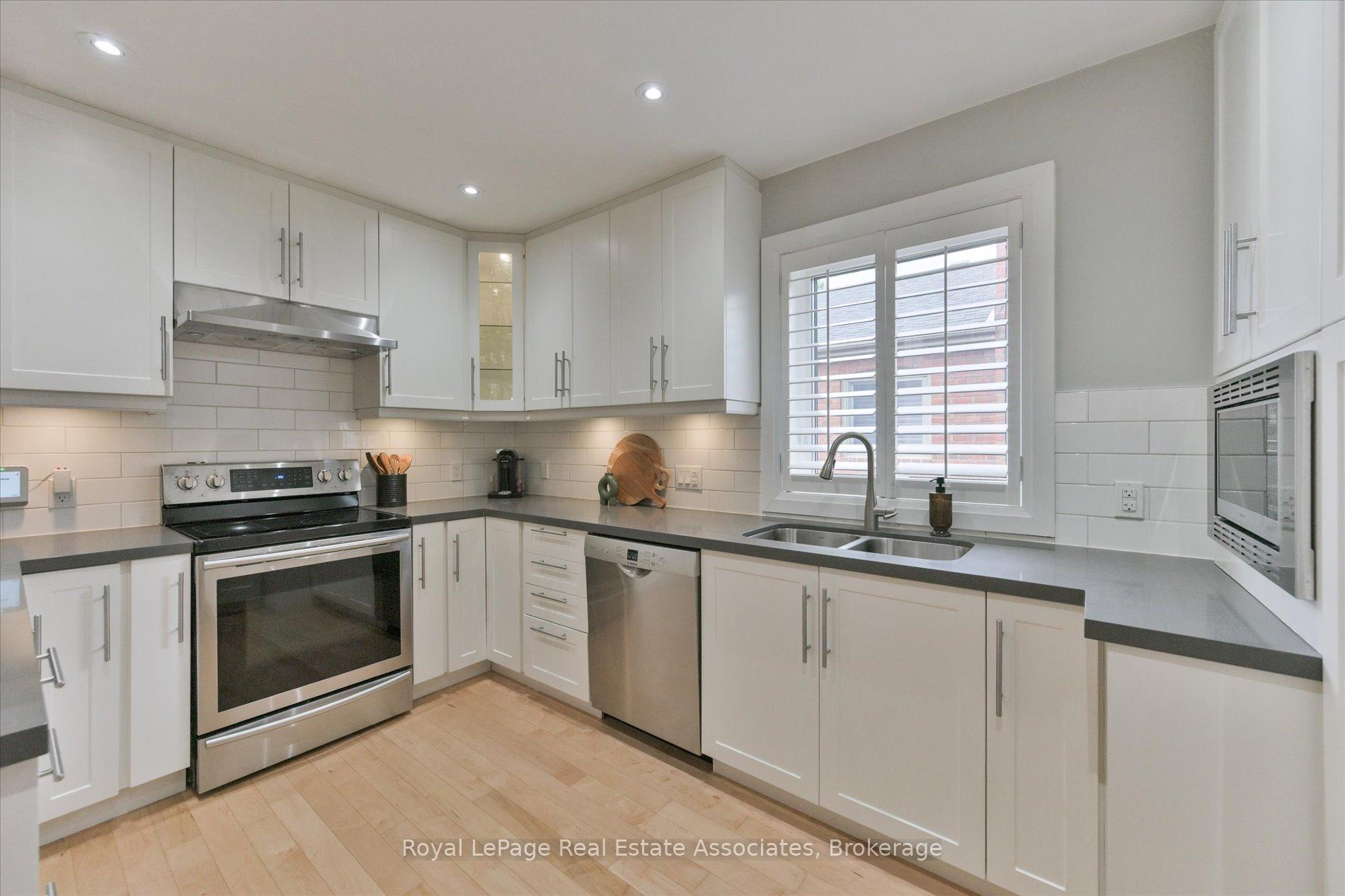 Photo 13 of 41 Ashbourne Drive, Etobicoke, Islington-City Centre West — HOMEH
