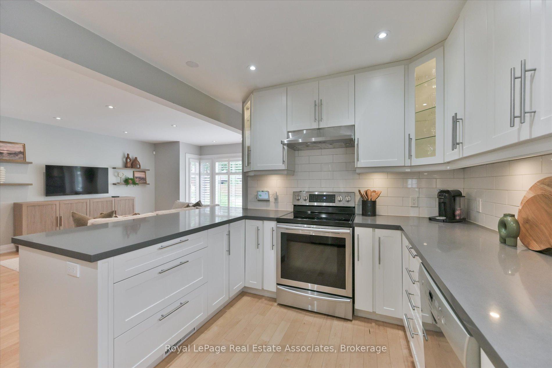 Photo 15 of 41 Ashbourne Drive, Etobicoke, Islington-City Centre West — HOMEH