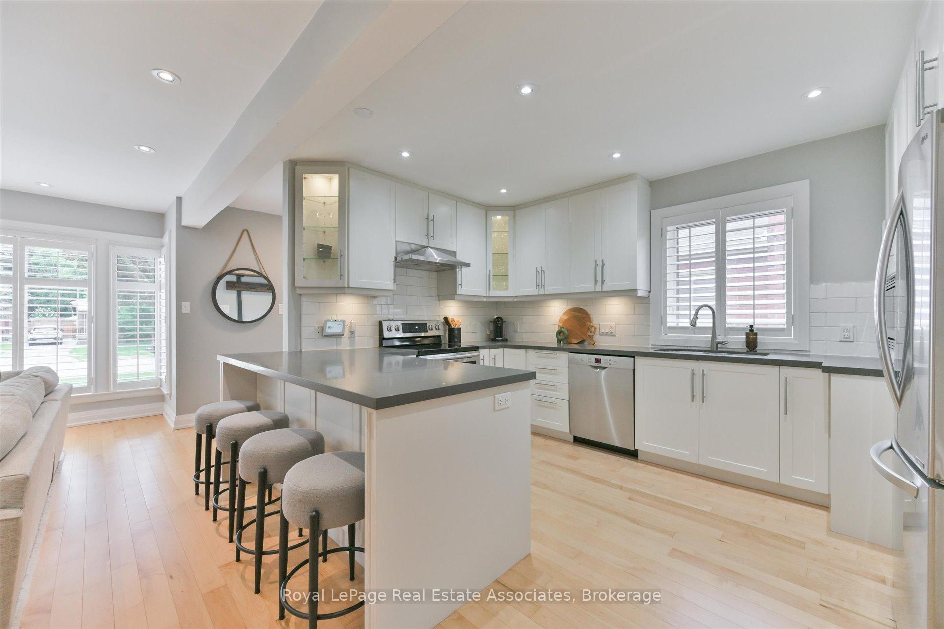 Photo 16 of 41 Ashbourne Drive, Etobicoke, Islington-City Centre West — HOMEH