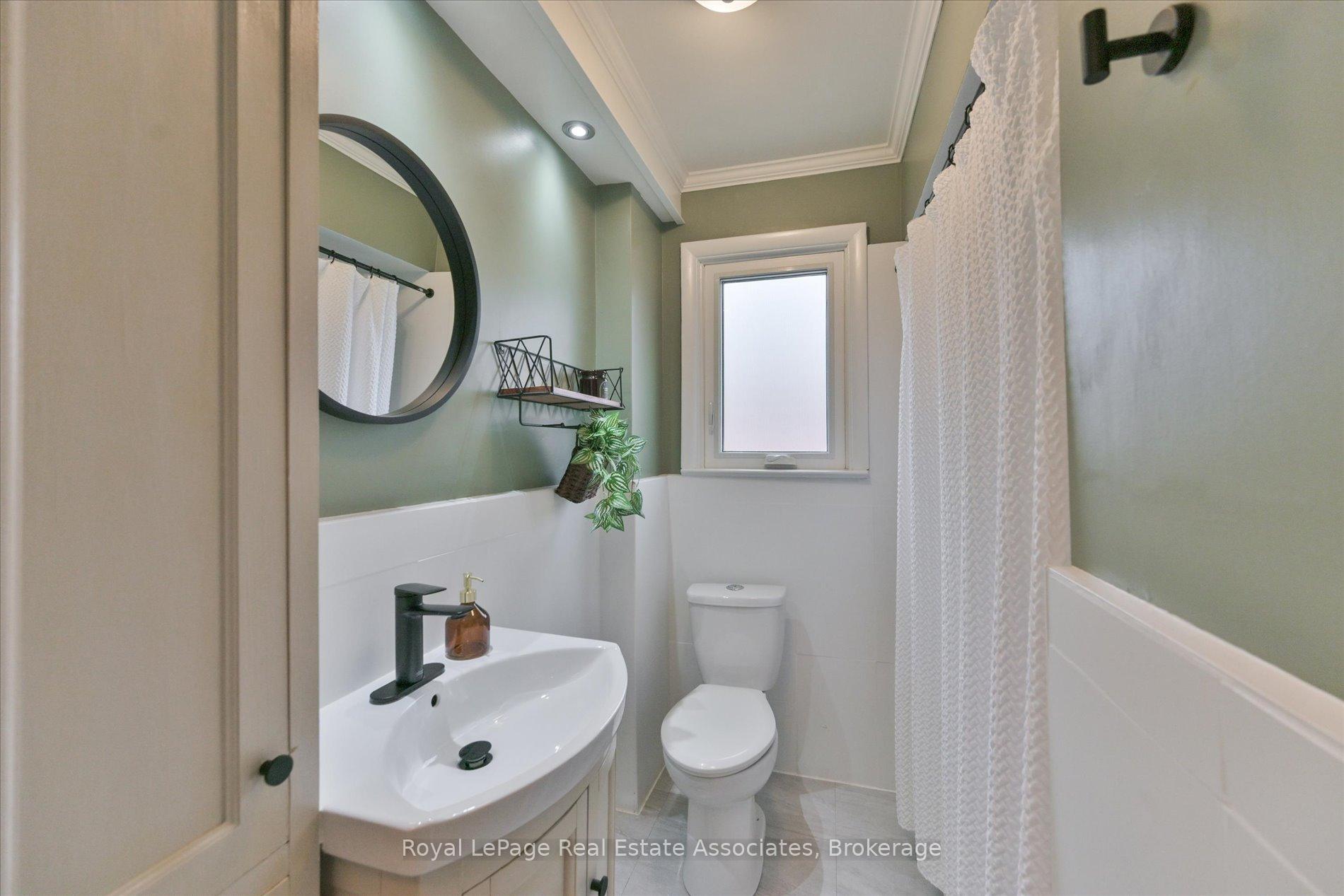 Photo 22 of 41 Ashbourne Drive, Etobicoke, Islington-City Centre West — HOMEH