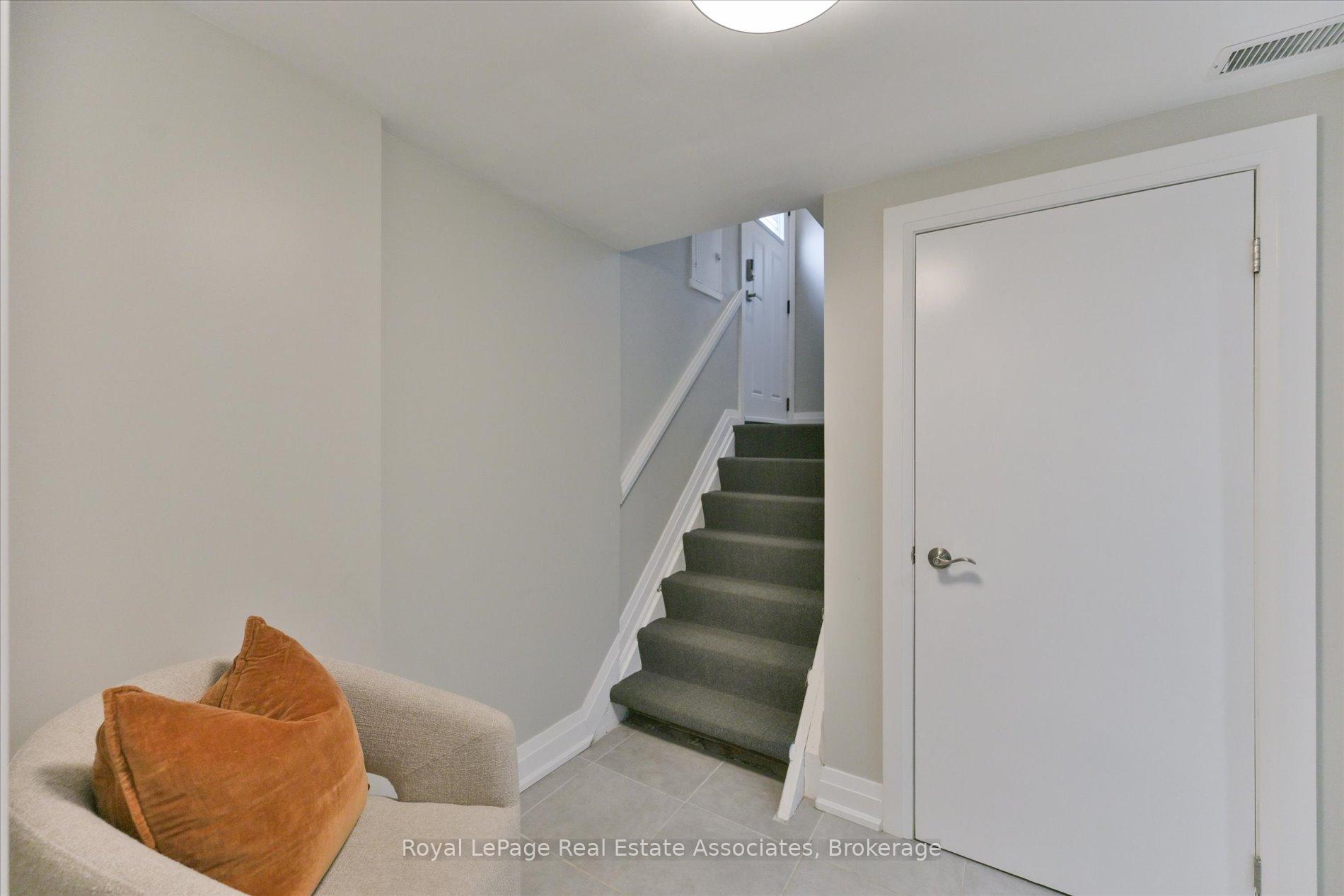 Photo 24 of 41 Ashbourne Drive, Etobicoke, Islington-City Centre West — HOMEH