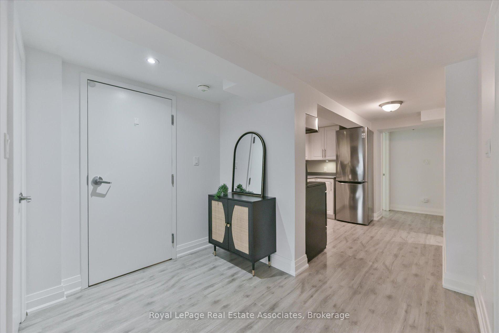 Photo 25 of 41 Ashbourne Drive, Etobicoke, Islington-City Centre West — HOMEH