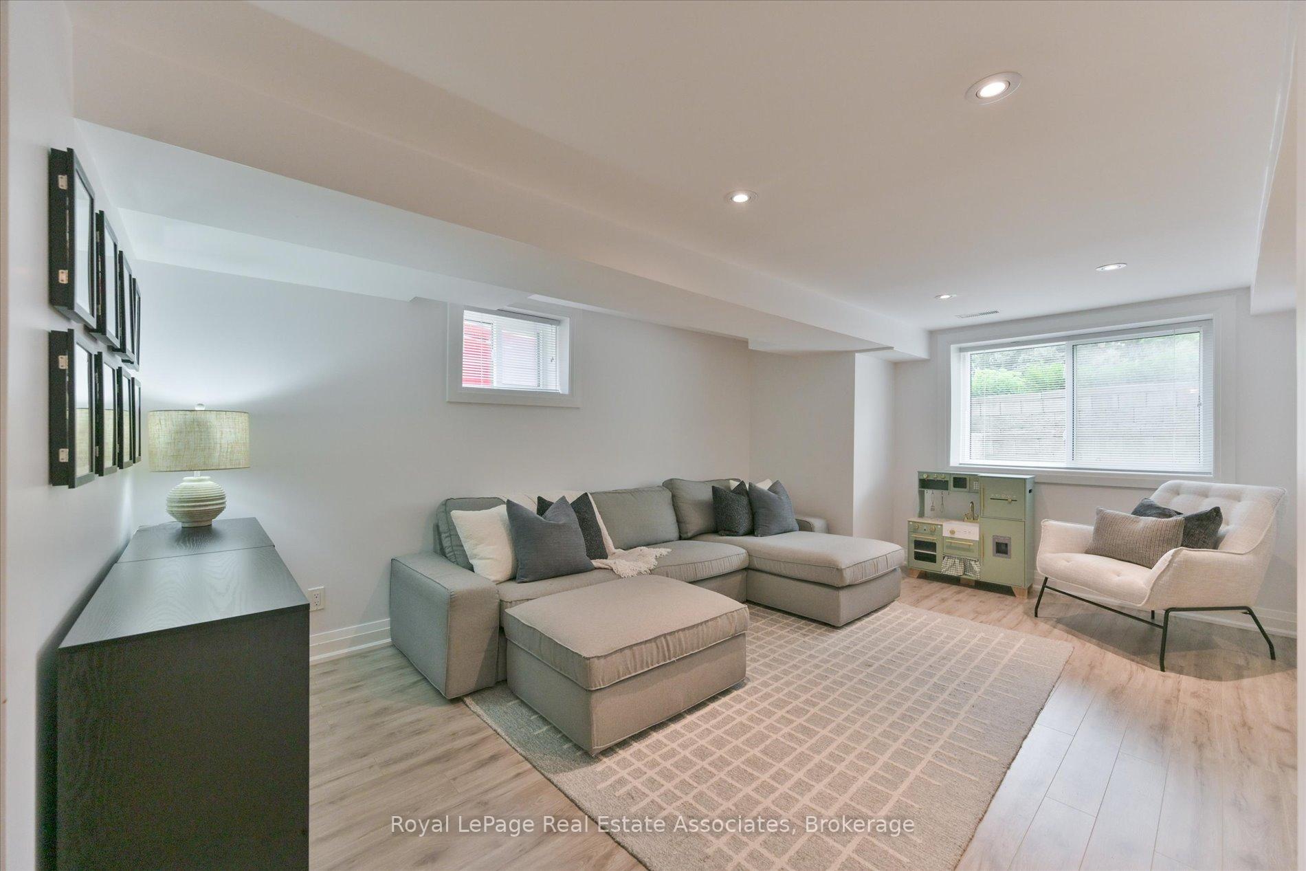 Photo 26 of 41 Ashbourne Drive, Etobicoke, Islington-City Centre West — HOMEH