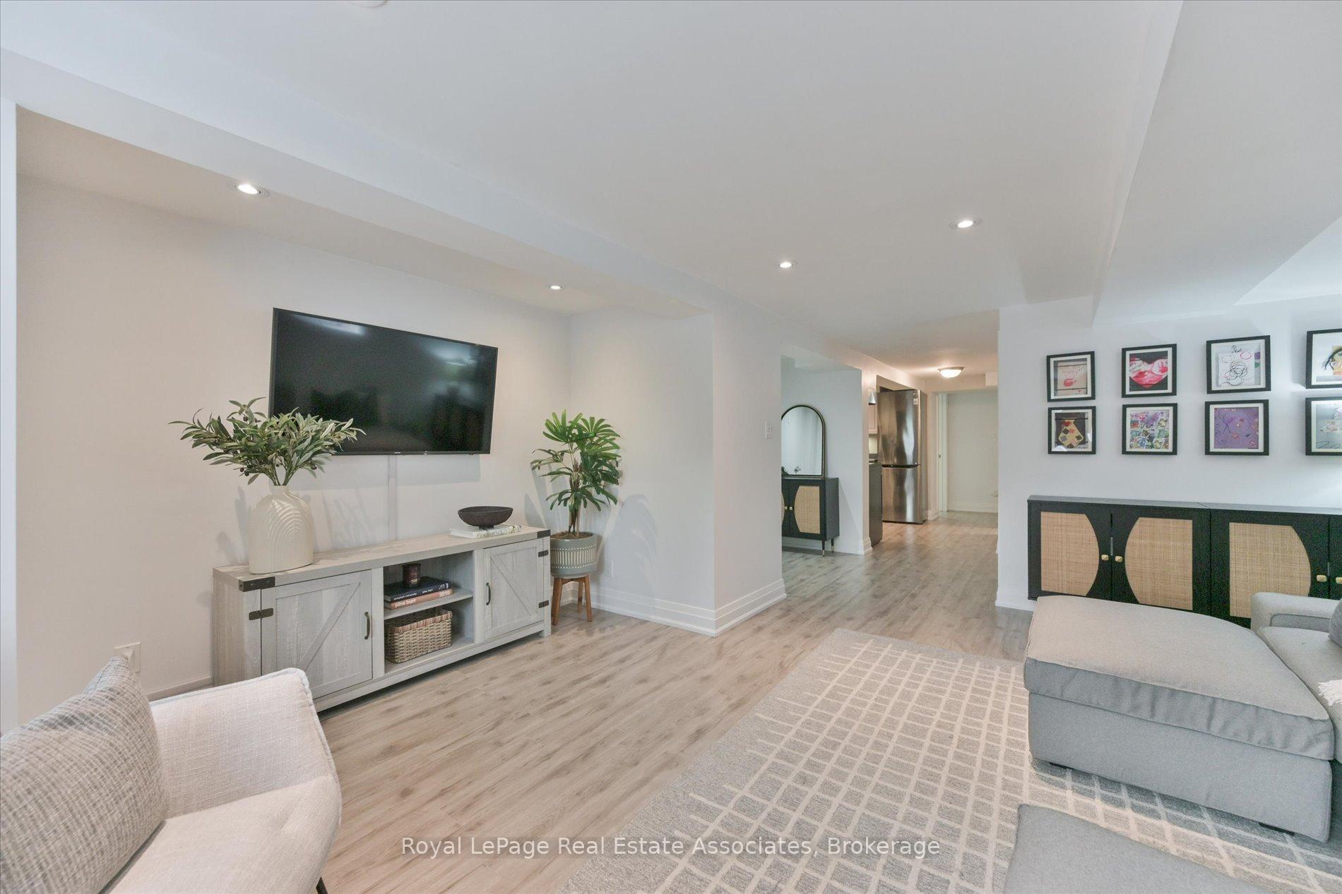 Photo 27 of 41 Ashbourne Drive, Etobicoke, Islington-City Centre West — HOMEH