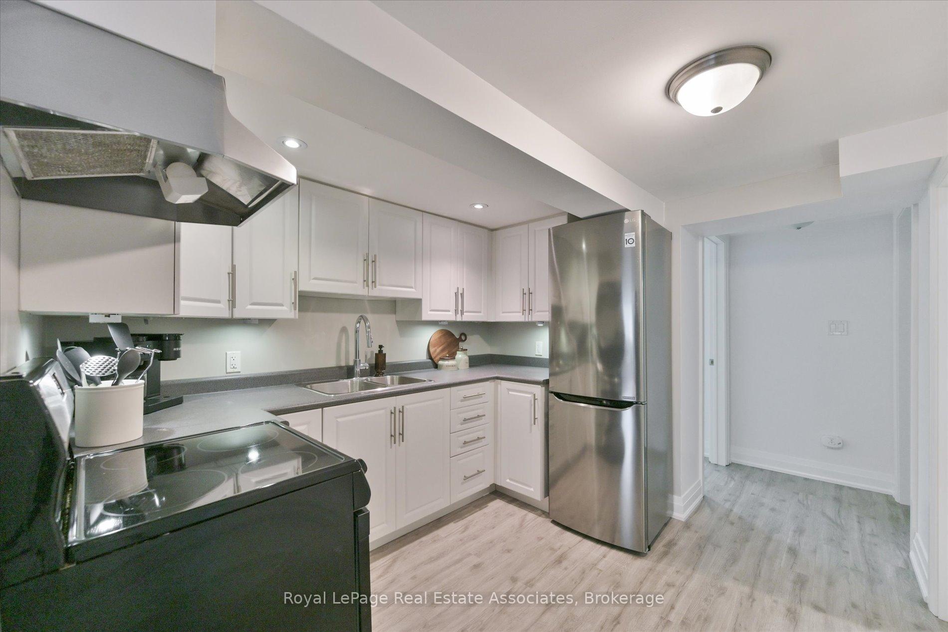 Photo 30 of 41 Ashbourne Drive, Etobicoke, Islington-City Centre West — HOMEH