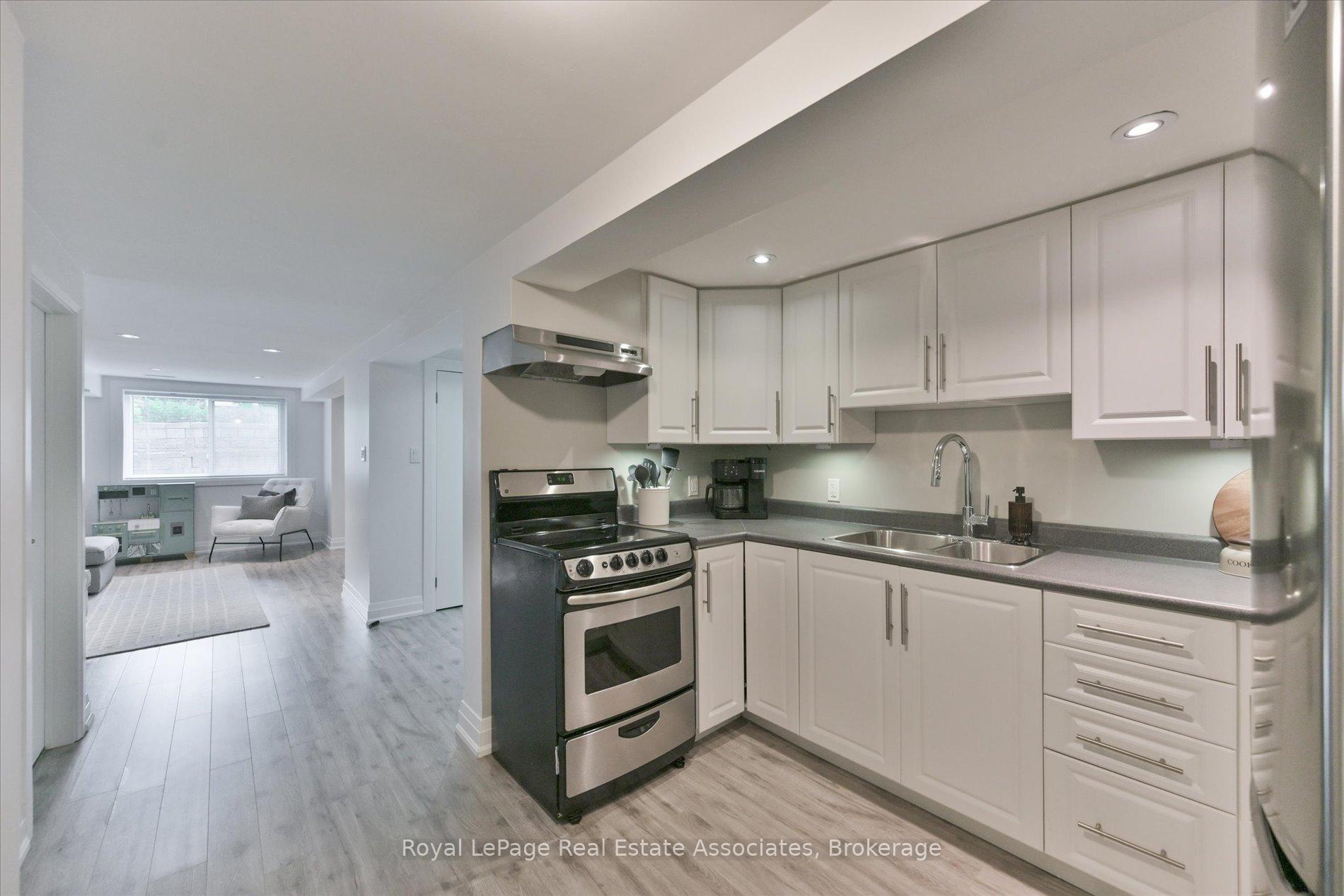 Photo 31 of 41 Ashbourne Drive, Etobicoke, Islington-City Centre West — HOMEH