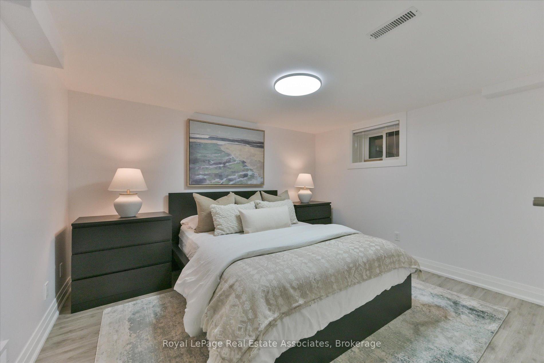 Photo 32 of 41 Ashbourne Drive, Etobicoke, Islington-City Centre West — HOMEH