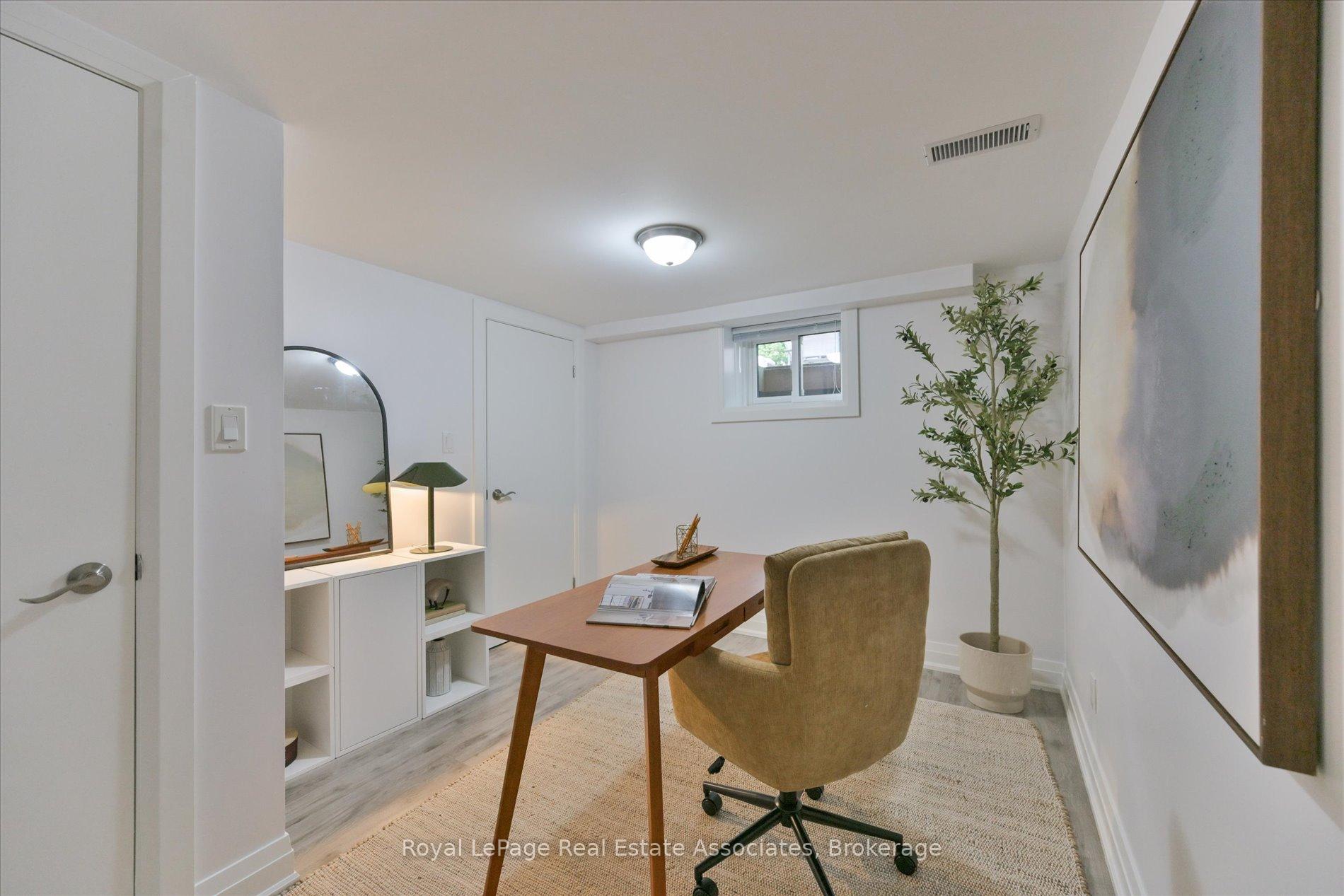 Photo 33 of 41 Ashbourne Drive, Etobicoke, Islington-City Centre West — HOMEH