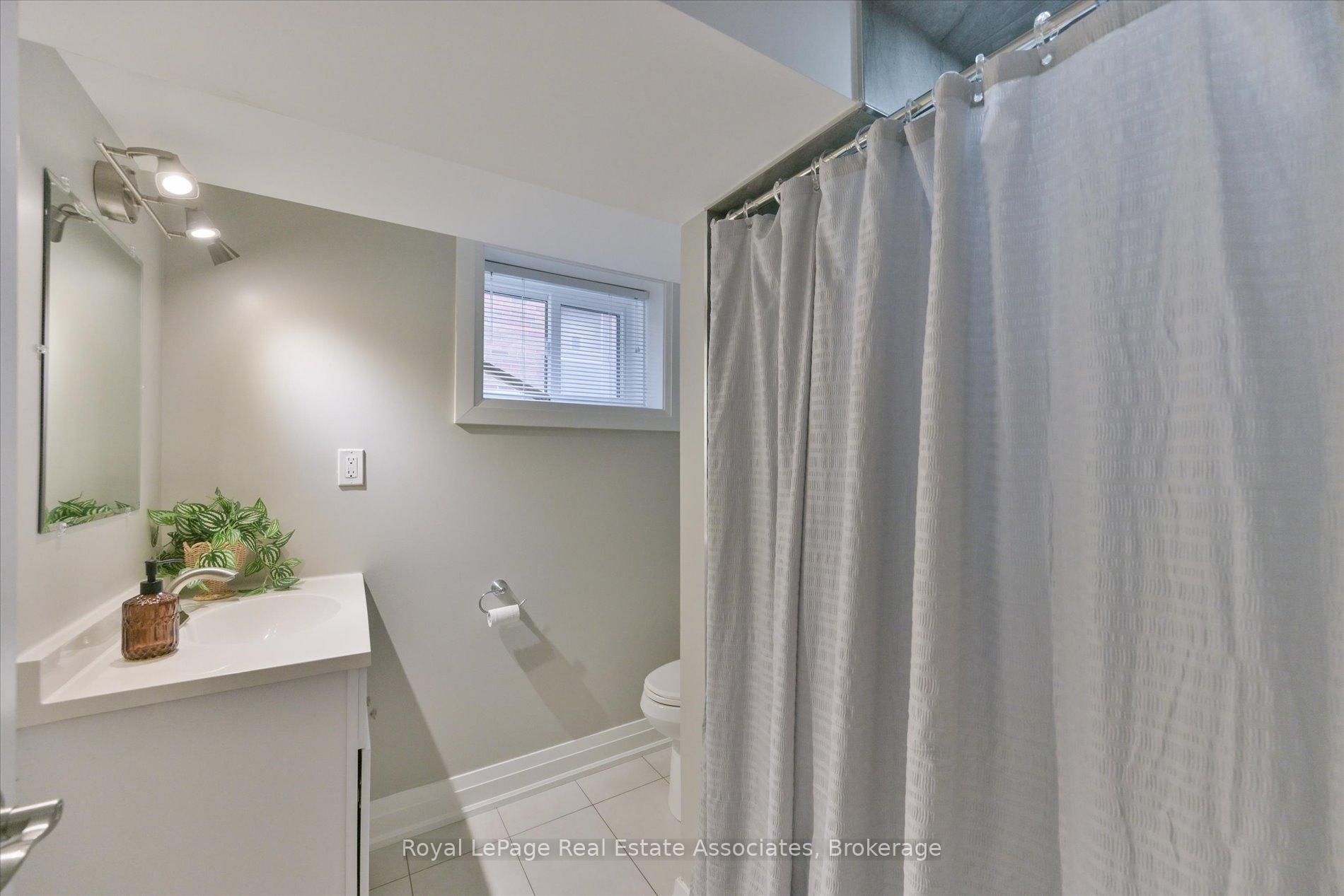 Photo 34 of 41 Ashbourne Drive, Etobicoke, Islington-City Centre West — HOMEH