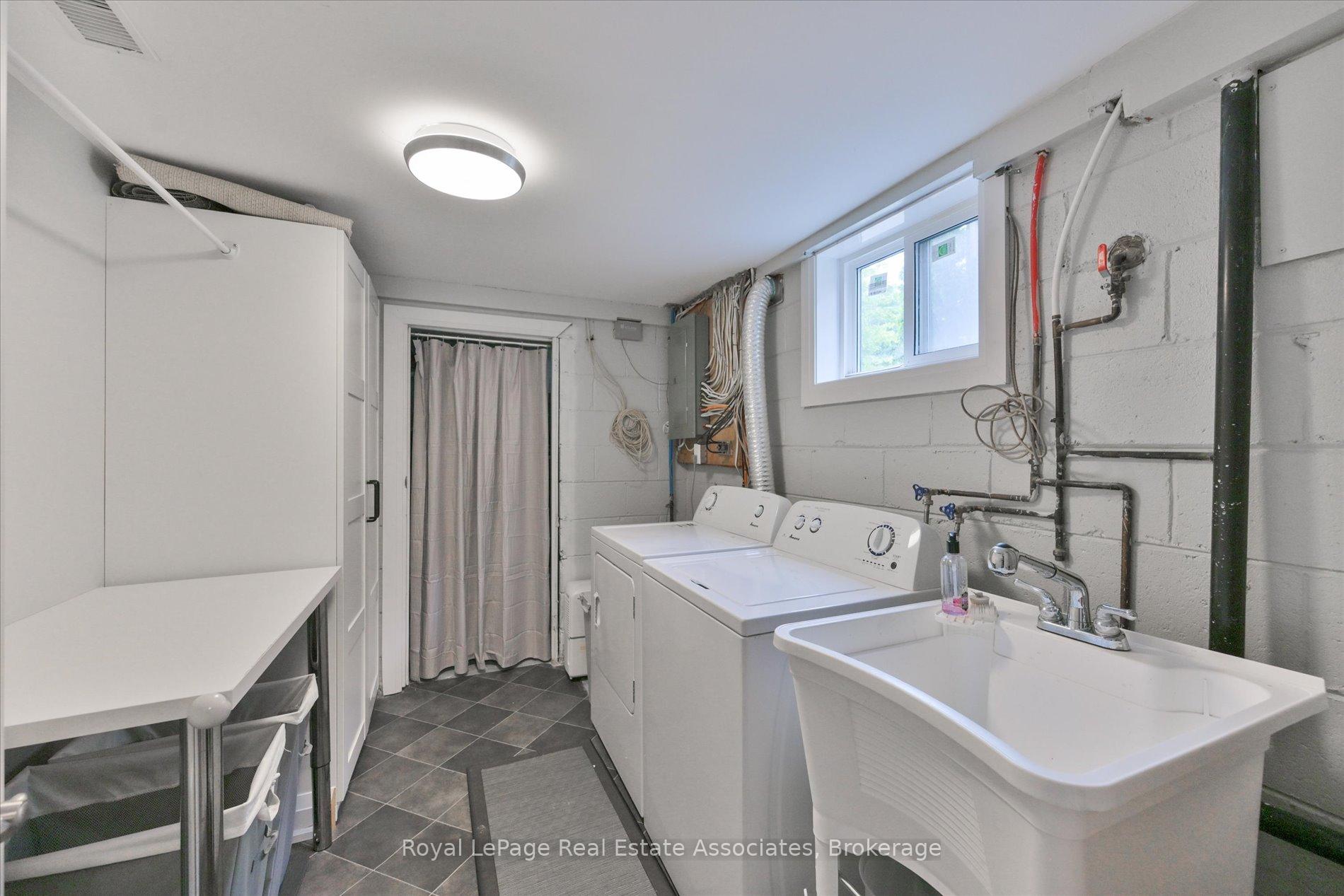 Photo 35 of 41 Ashbourne Drive, Etobicoke, Islington-City Centre West — HOMEH