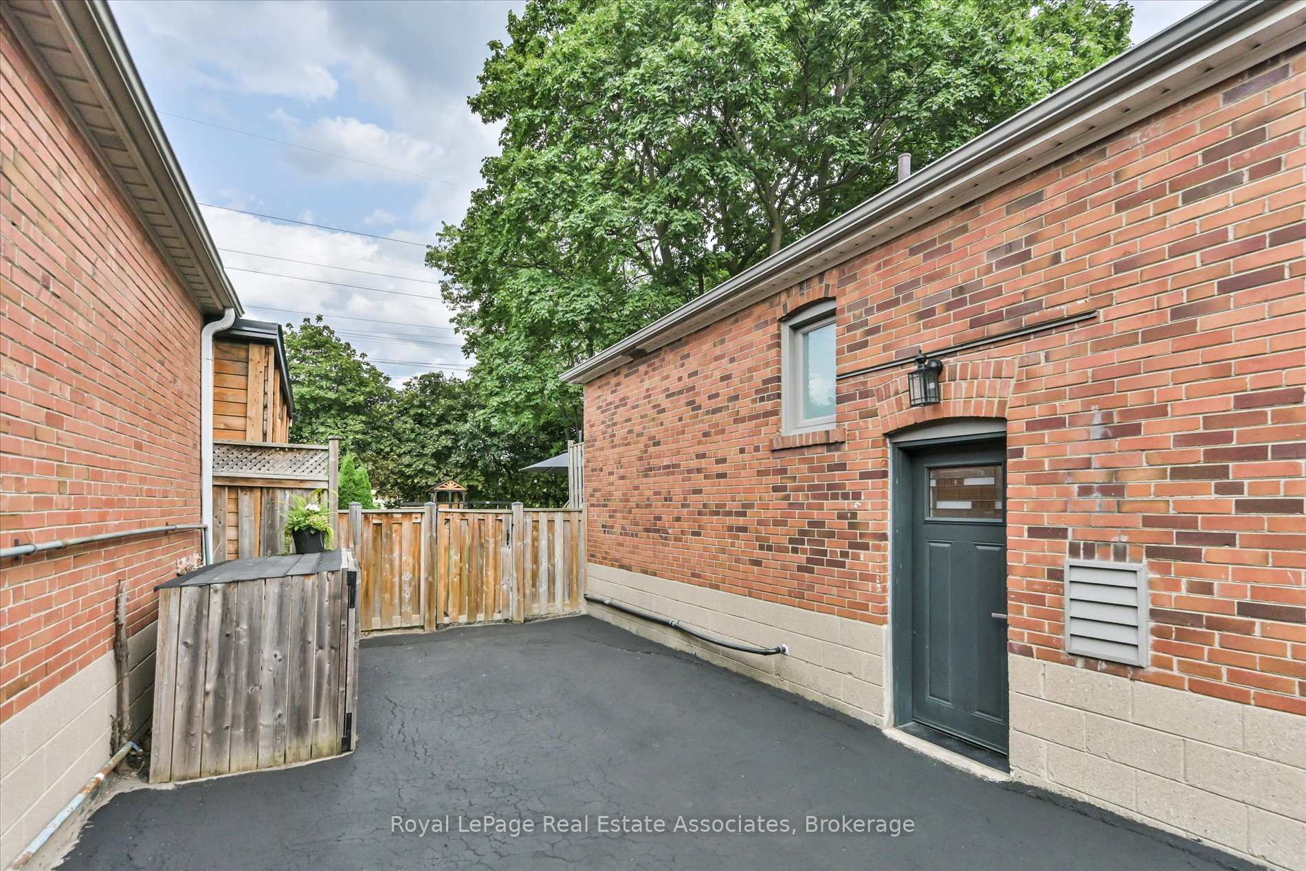 Photo 36 of 41 Ashbourne Drive, Etobicoke, Islington-City Centre West — HOMEH