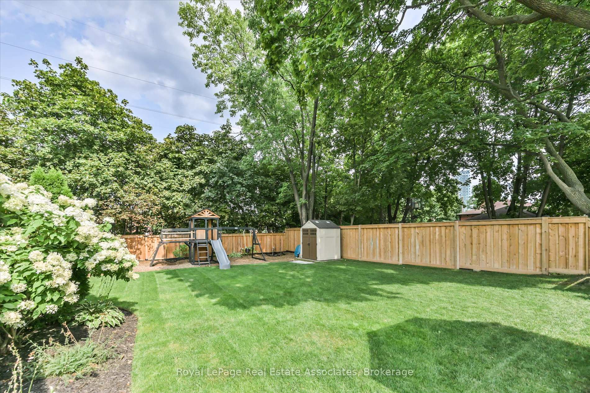 Photo 40 of 41 Ashbourne Drive, Etobicoke, Islington-City Centre West — HOMEH