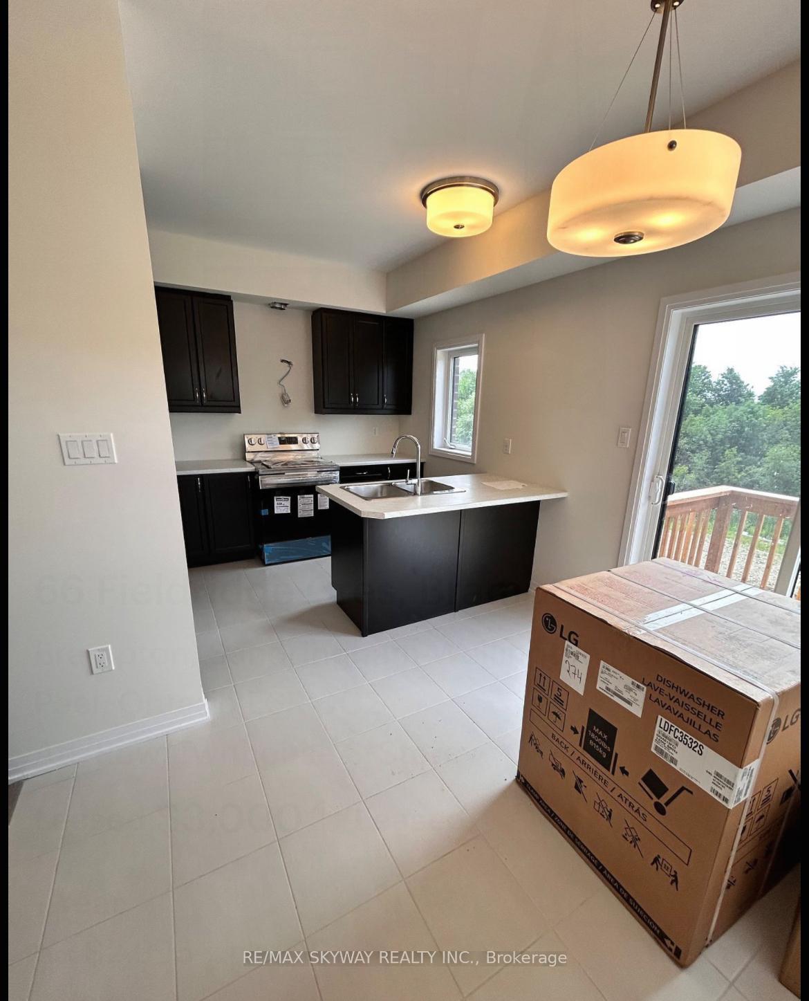 Photo 5 of Unit 2, 66 Fieldridge Crescent, Brampton, Sandringham-Wellington North — HOMEH