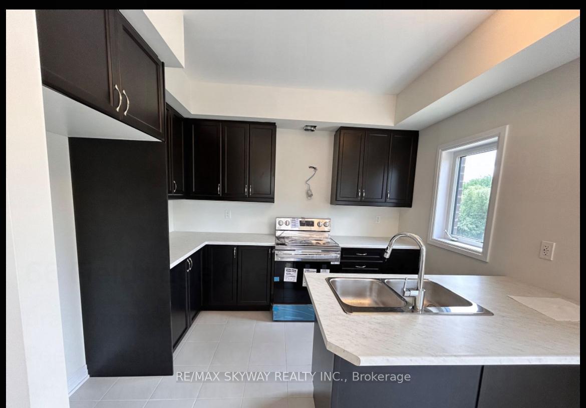 Photo 6 of Unit 2, 66 Fieldridge Crescent, Brampton, Sandringham-Wellington North — HOMEH