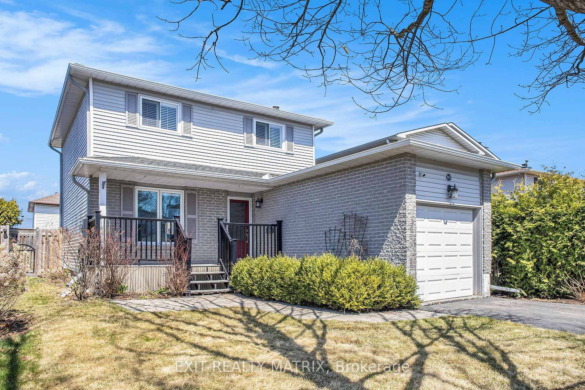 Photo 3 of 697 Levac Drive, Ottawa, Fallingbrook/Pineridge — HOMEH