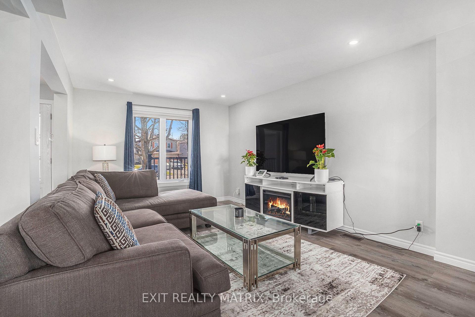 Photo 4 of 697 Levac Drive, Ottawa, Fallingbrook/Pineridge — HOMEH