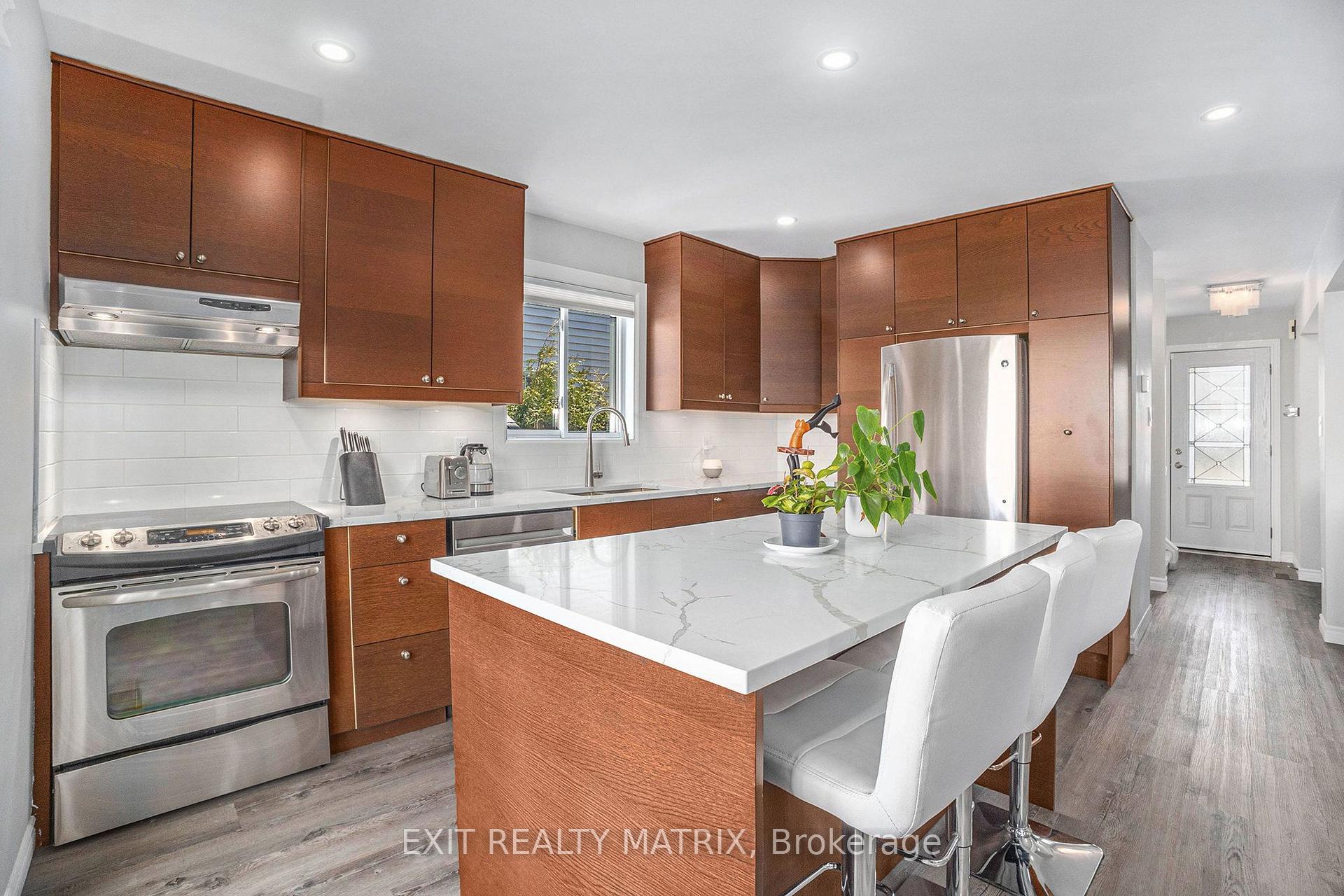 Photo 13 of 697 Levac Drive, Ottawa, Fallingbrook/Pineridge — HOMEH