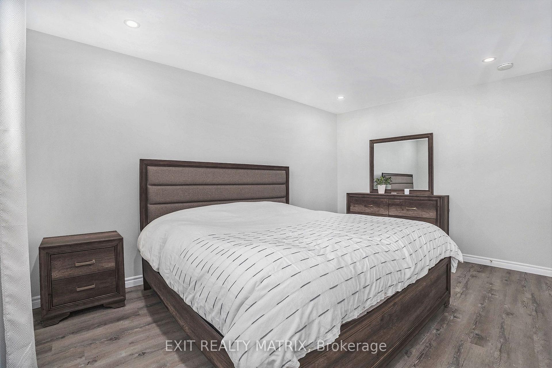 Photo 19 of 697 Levac Drive, Ottawa, Fallingbrook/Pineridge — HOMEH