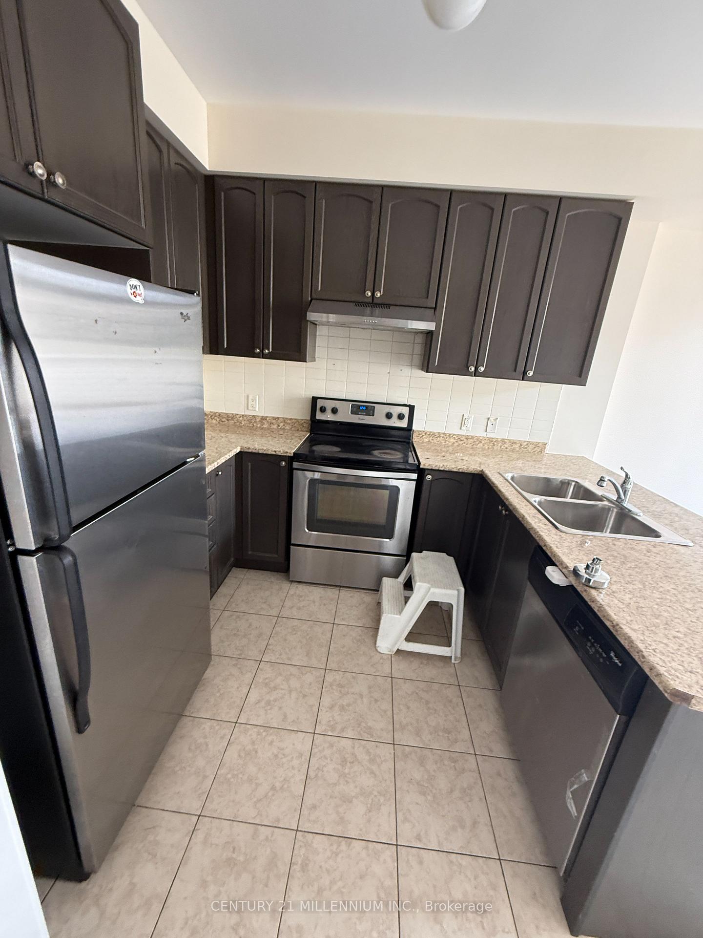 Photo 4 of 62 Magdalene Crescent, Brampton, Heart Lake East — HOMEH