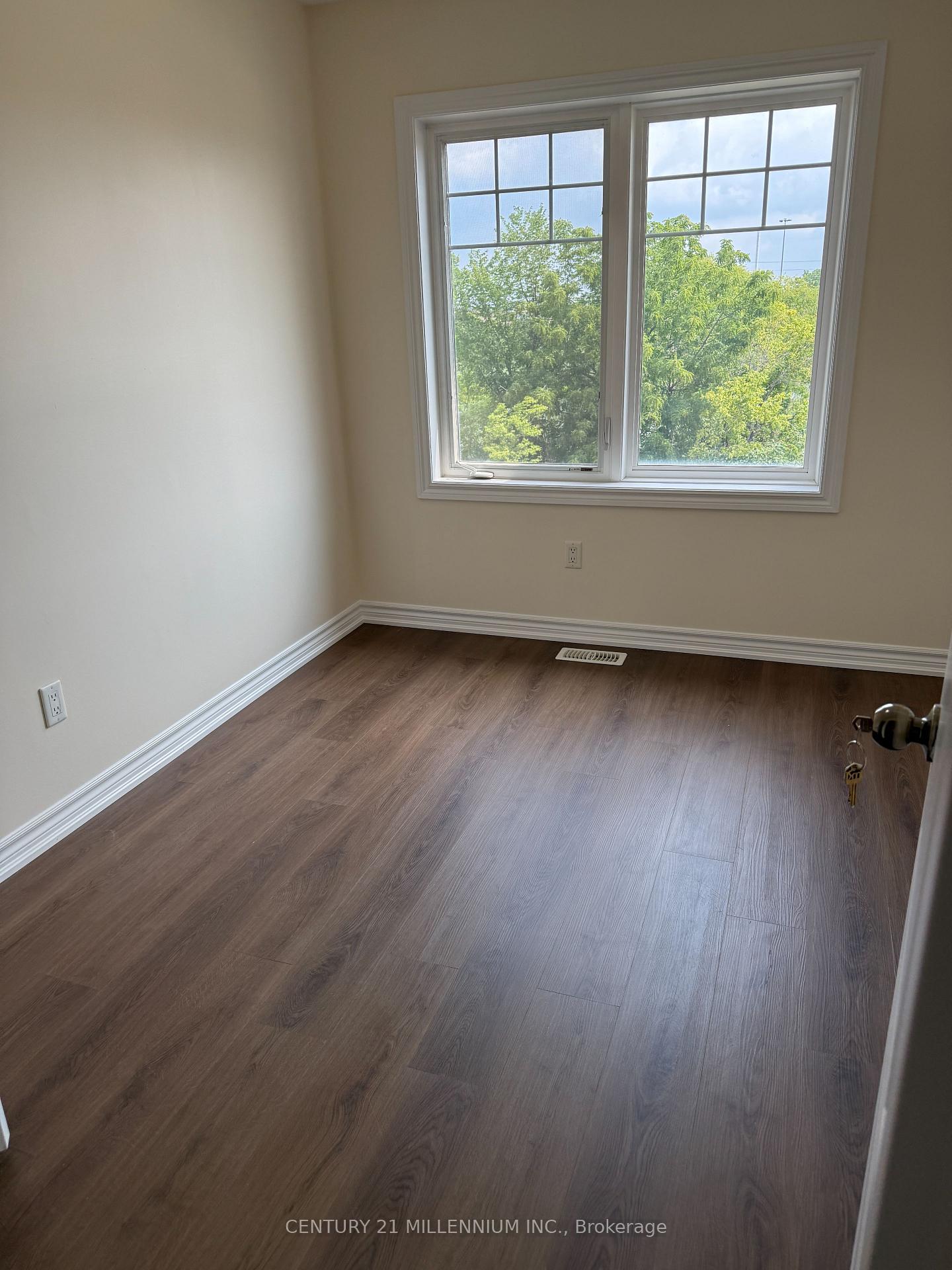 Photo 13 of 62 Magdalene Crescent, Brampton, Heart Lake East — HOMEH