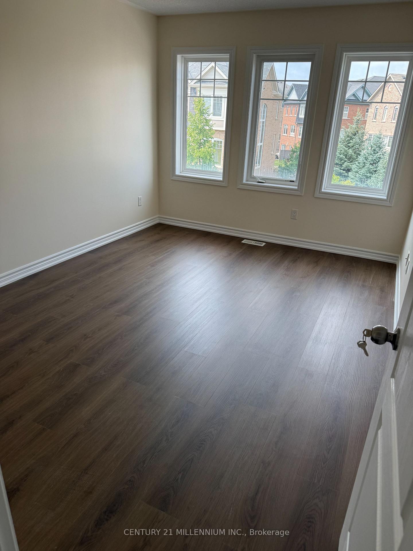 Photo 24 of 62 Magdalene Crescent, Brampton, Heart Lake East — HOMEH