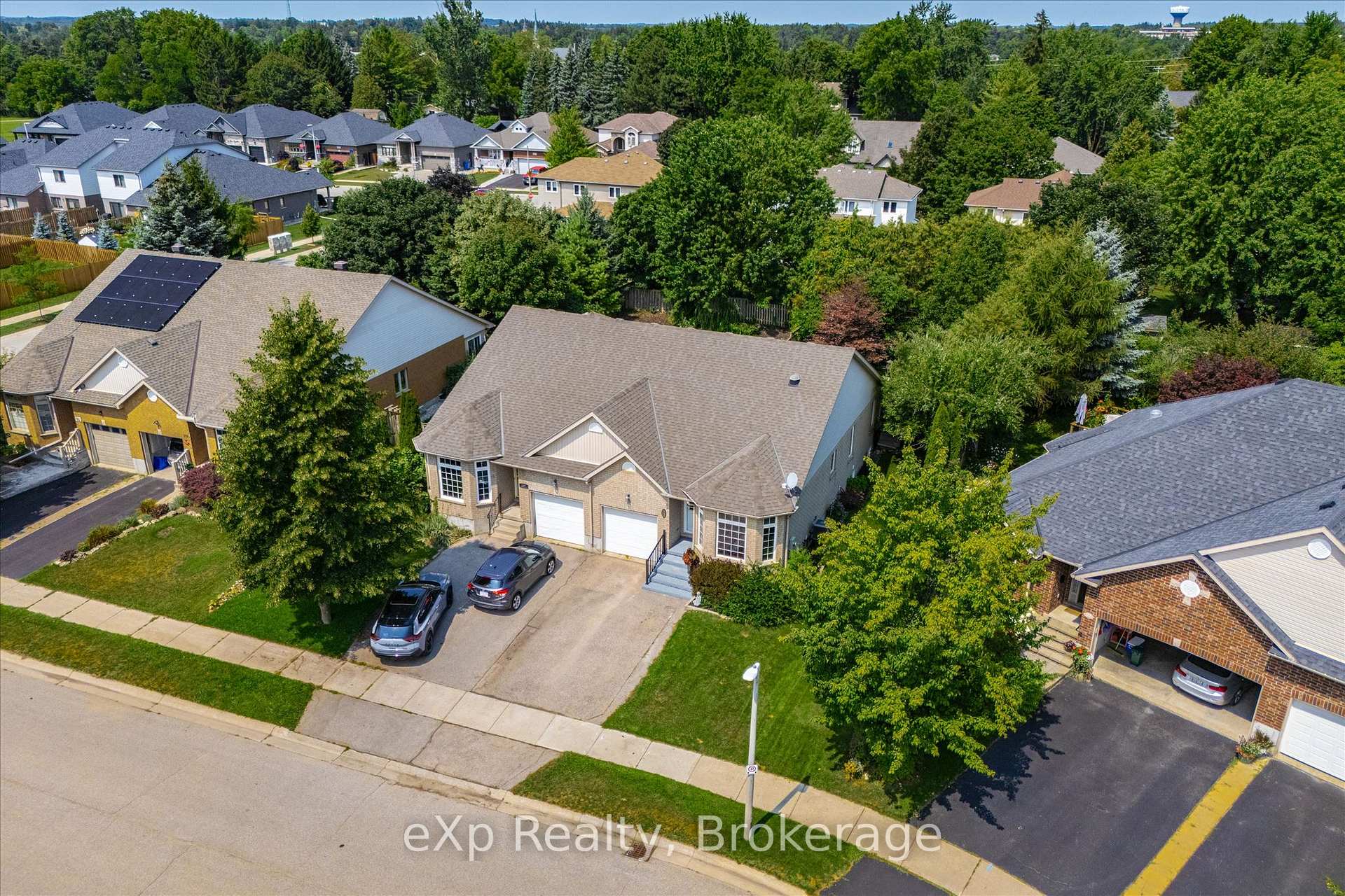 Photo 4 of 125 Halls Drive, Centre Wellington, Elora/Salem — HOMEH
