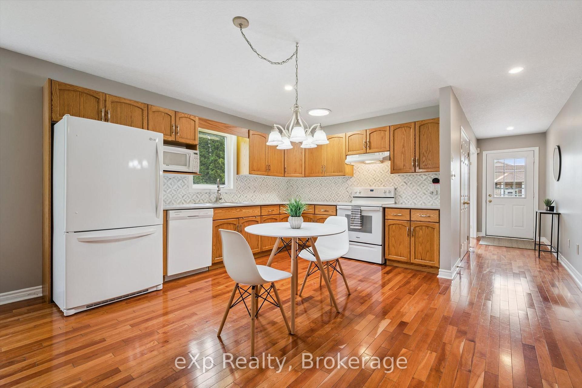 Photo 9 of 125 Halls Drive, Centre Wellington, Elora/Salem — HOMEH