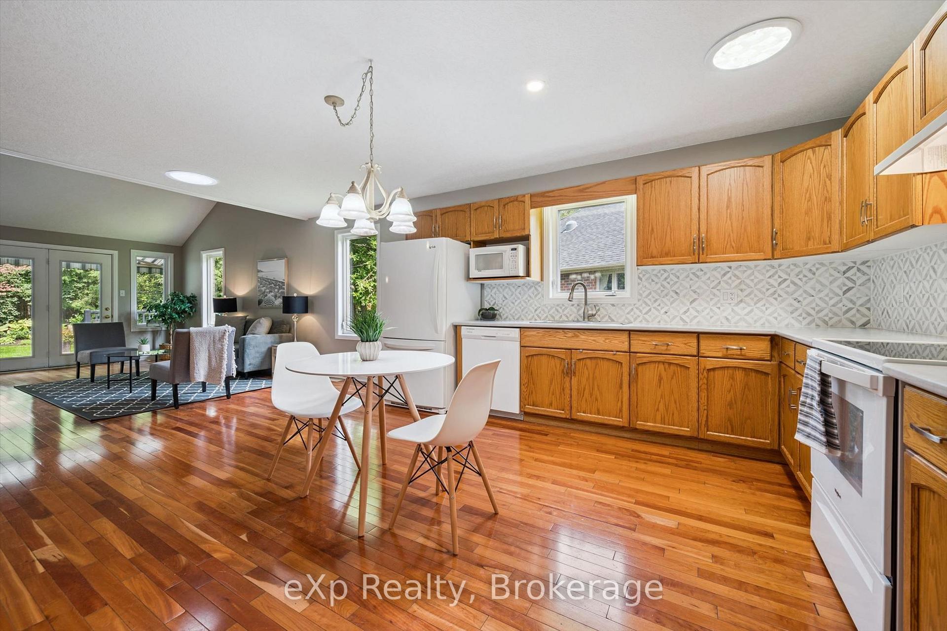 Photo 10 of 125 Halls Drive, Centre Wellington, Elora/Salem — HOMEH