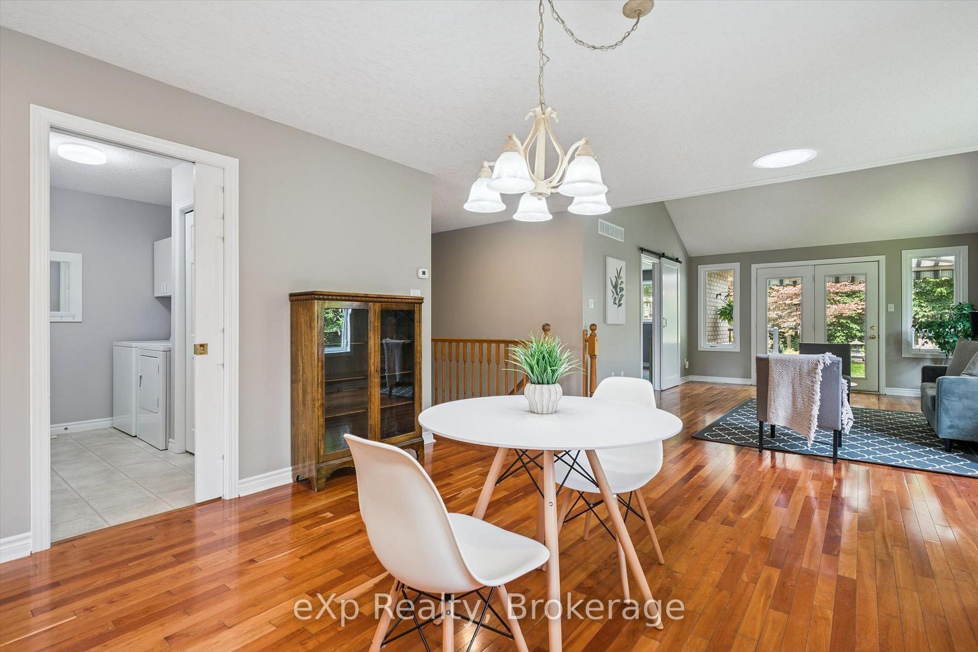 Photo 17 of 125 Halls Drive, Centre Wellington, Elora/Salem — HOMEH