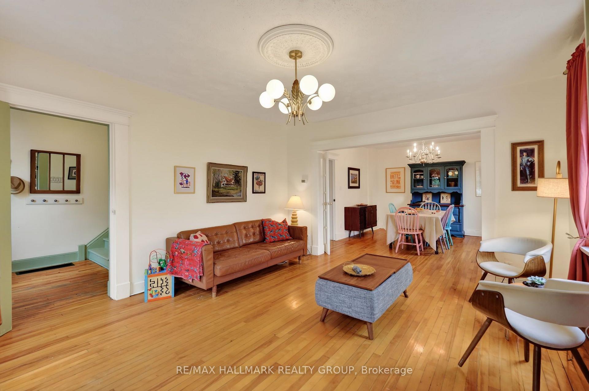 Photo 5 of 664 Center Street, Ottawa, Castle Heights/Rideau High — HOMEH