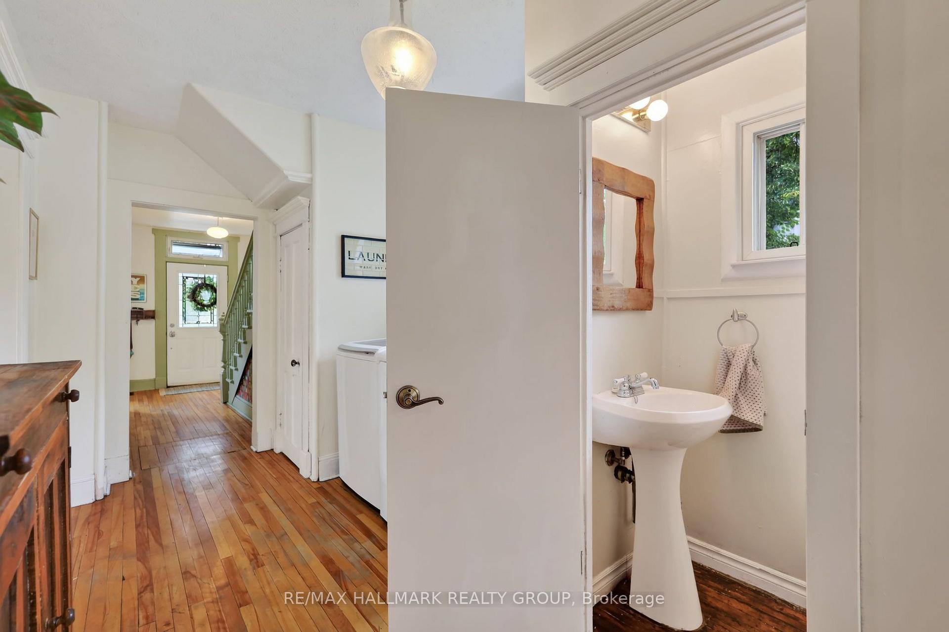 Photo 11 of 664 Center Street, Ottawa, Castle Heights/Rideau High — HOMEH