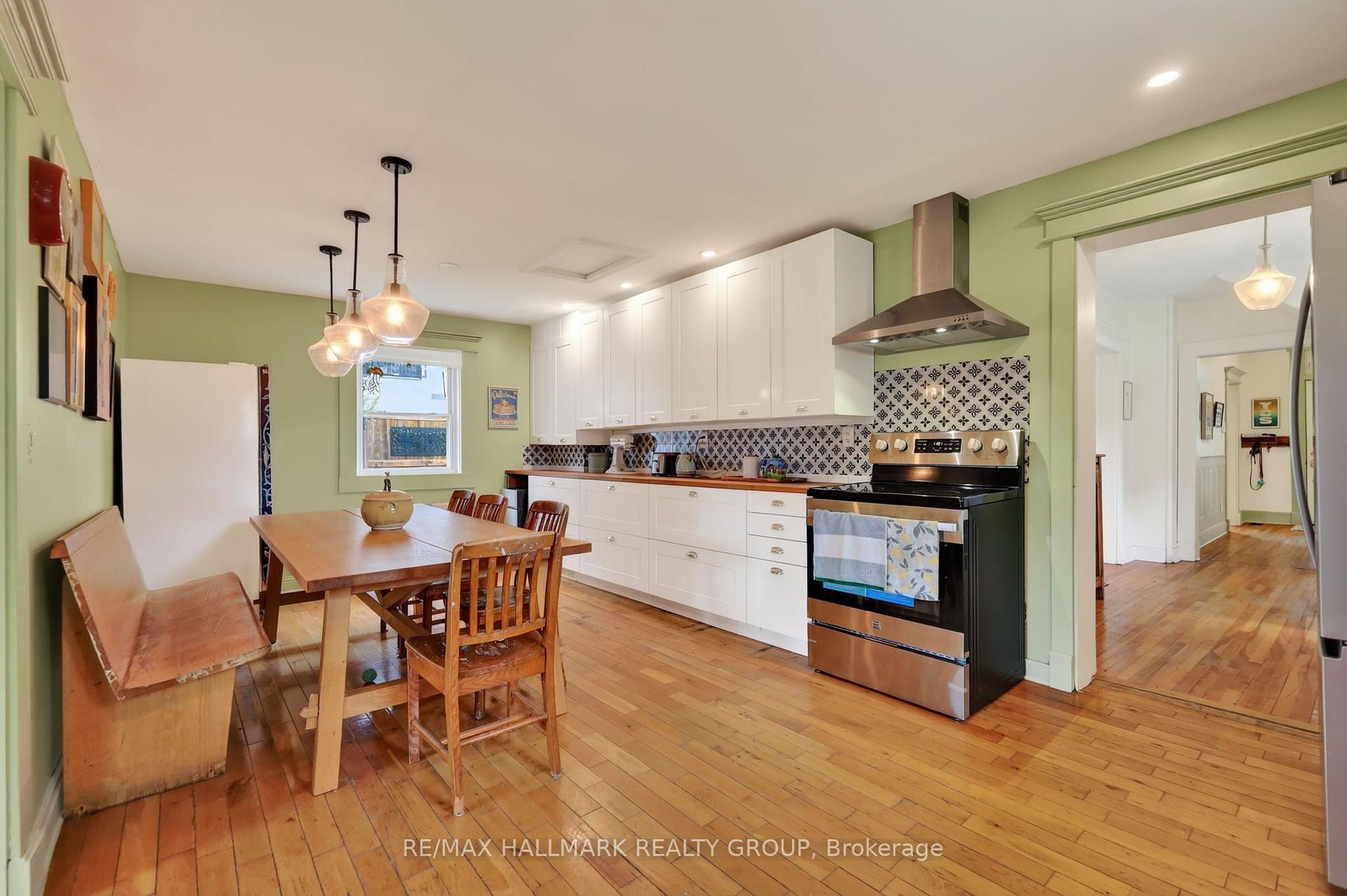 Photo 13 of 664 Center Street, Ottawa, Castle Heights/Rideau High — HOMEH