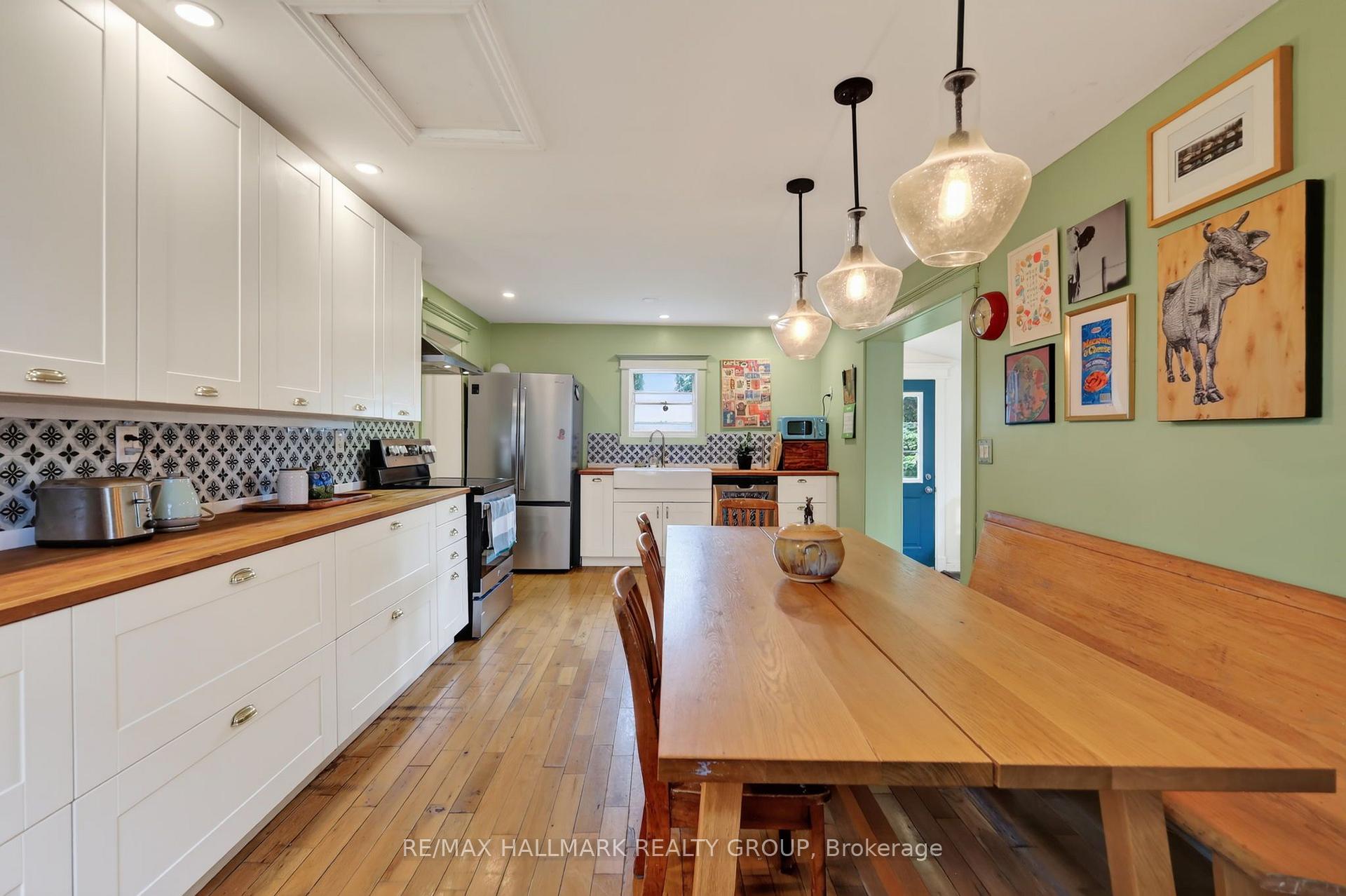 Photo 15 of 664 Center Street, Ottawa, Castle Heights/Rideau High — HOMEH
