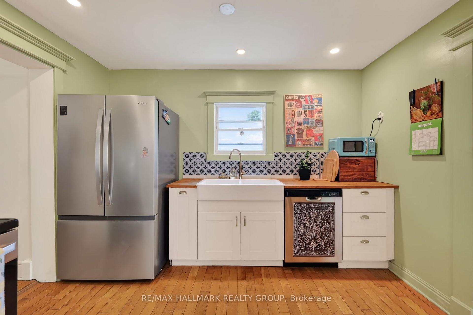 Photo 17 of 664 Center Street, Ottawa, Castle Heights/Rideau High — HOMEH