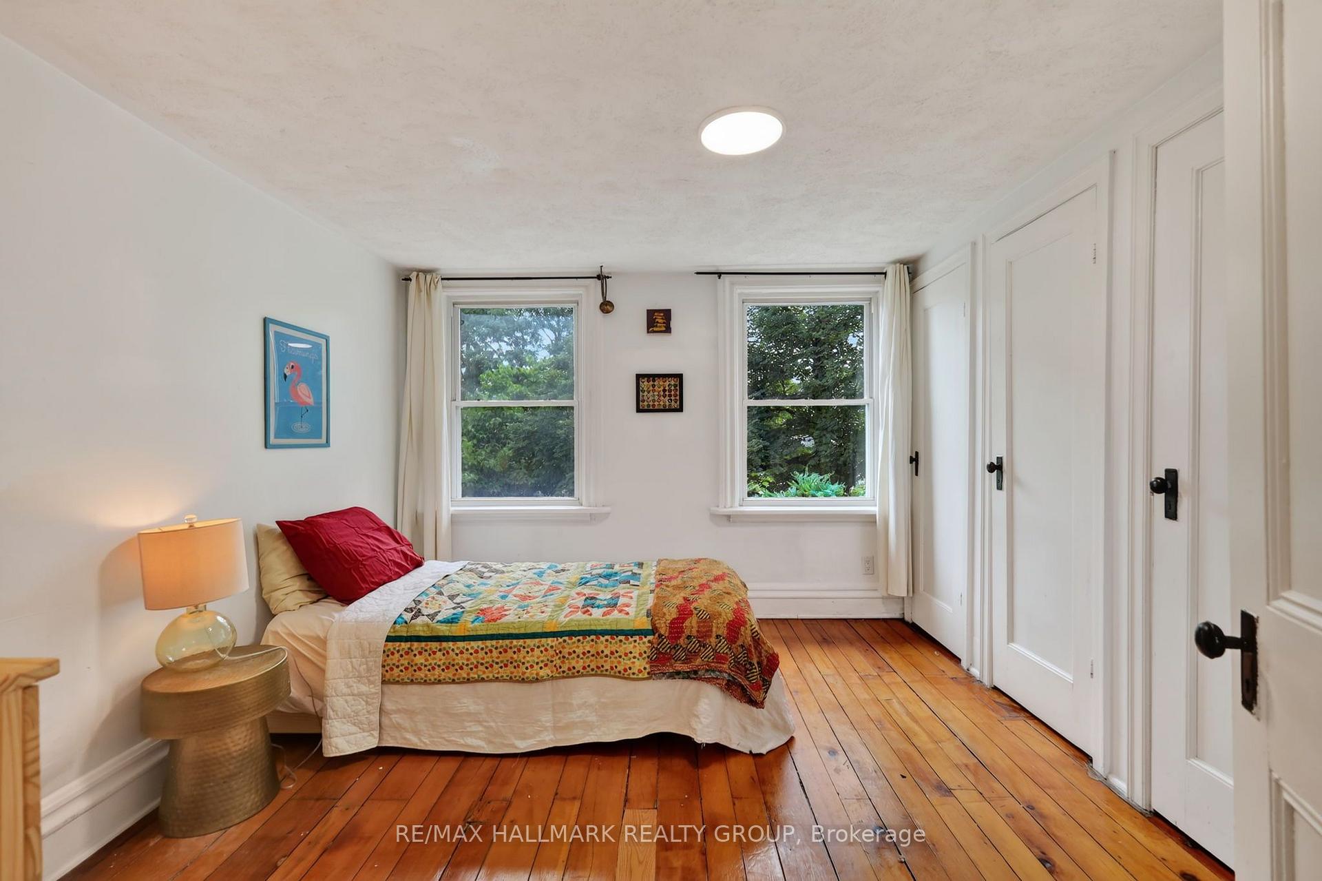 Photo 25 of 664 Center Street, Ottawa, Castle Heights/Rideau High — HOMEH