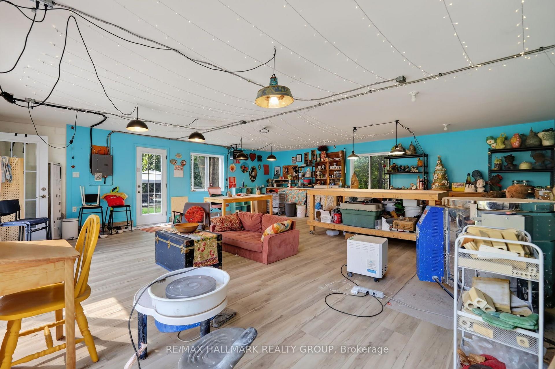 Photo 33 of 664 Center Street, Ottawa, Castle Heights/Rideau High — HOMEH