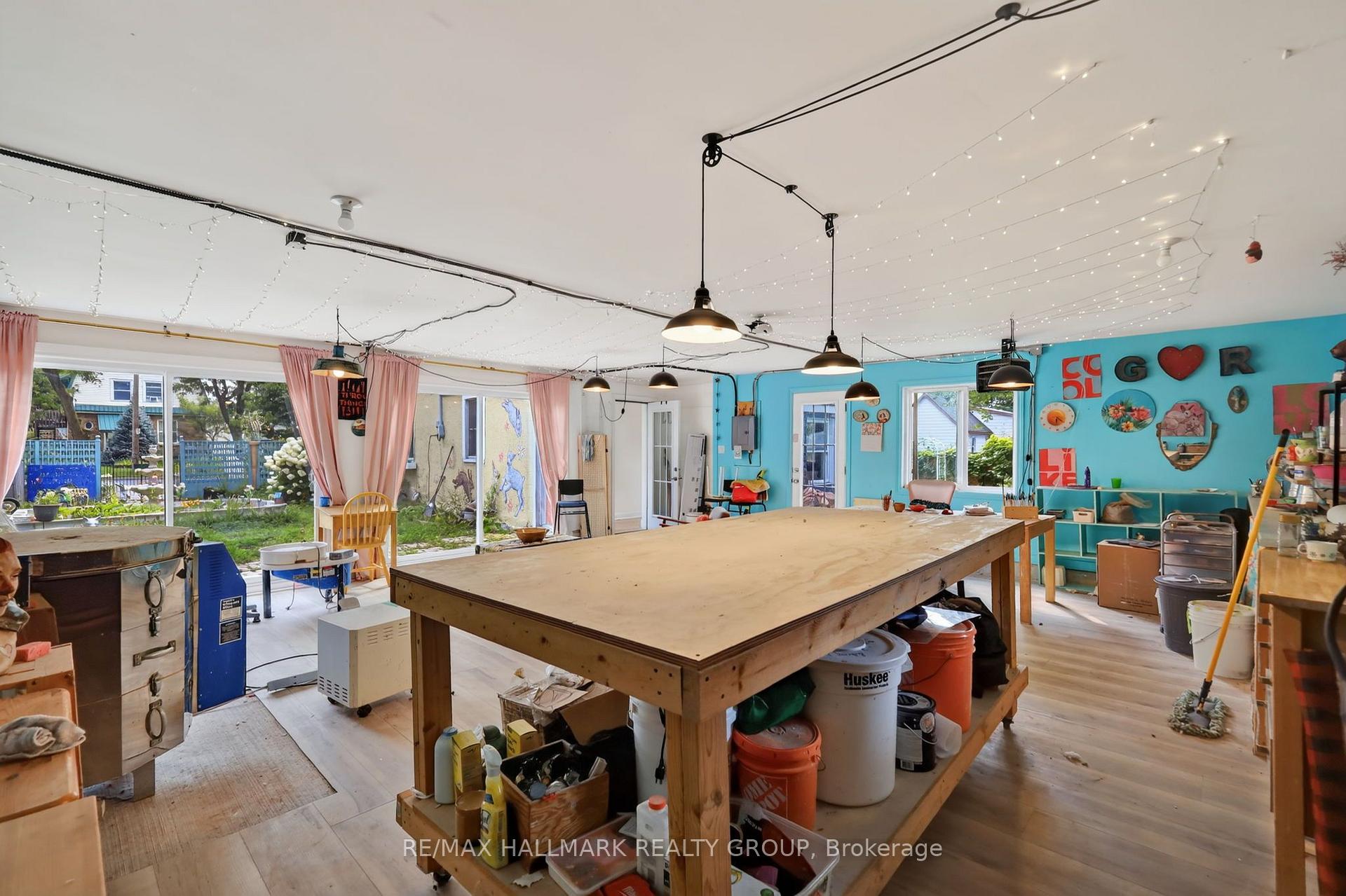 Photo 34 of 664 Center Street, Ottawa, Castle Heights/Rideau High — HOMEH