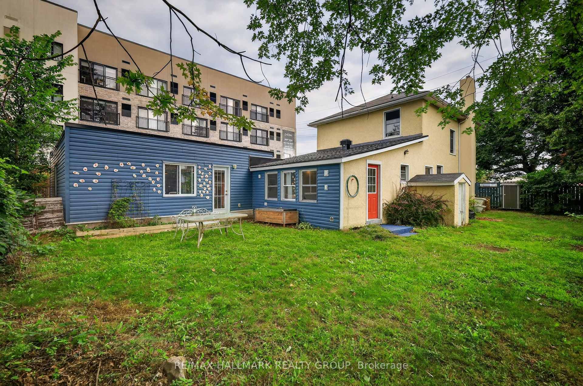Photo 36 of 664 Center Street, Ottawa, Castle Heights/Rideau High — HOMEH