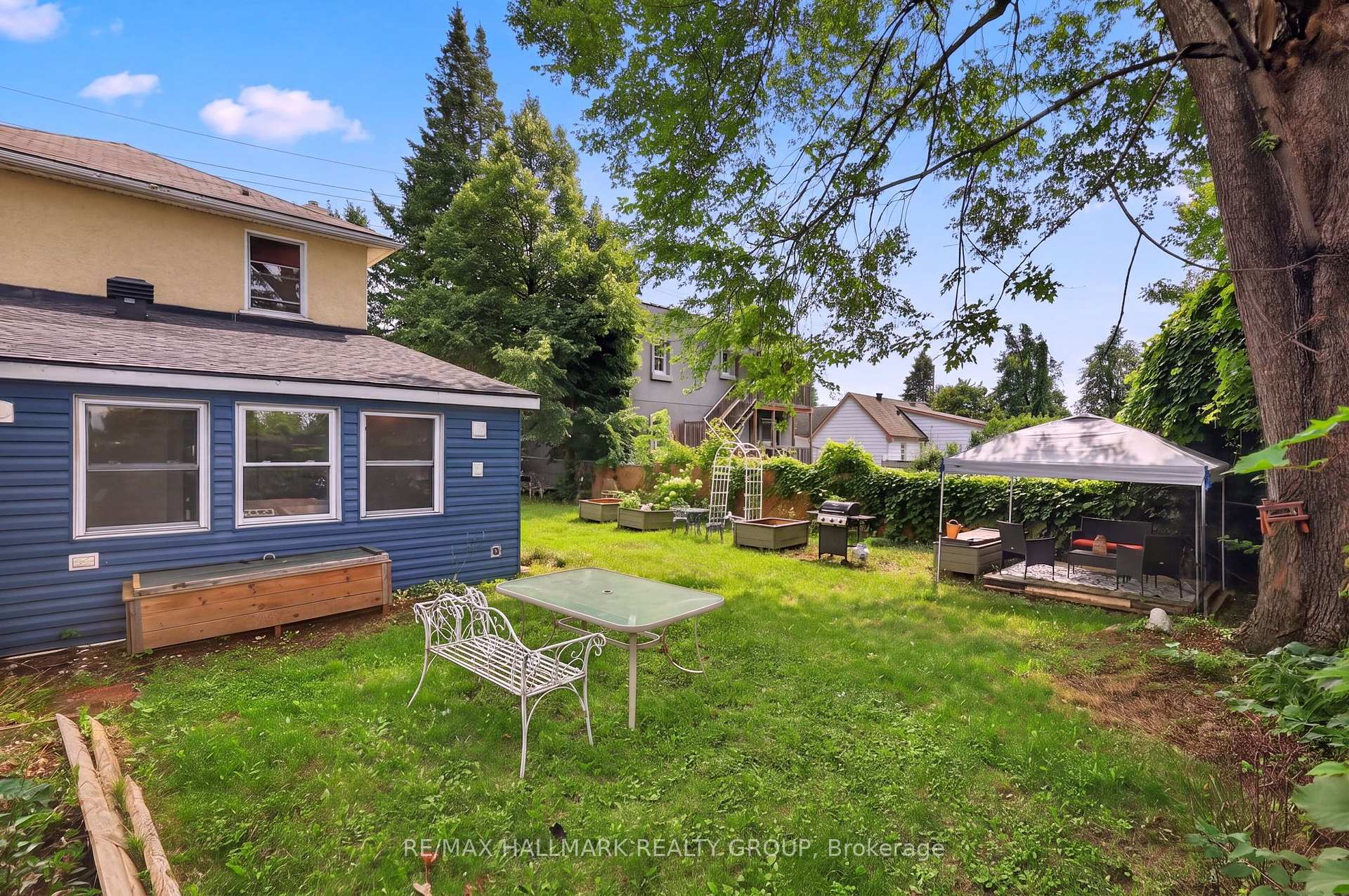 Photo 37 of 664 Center Street, Ottawa, Castle Heights/Rideau High — HOMEH