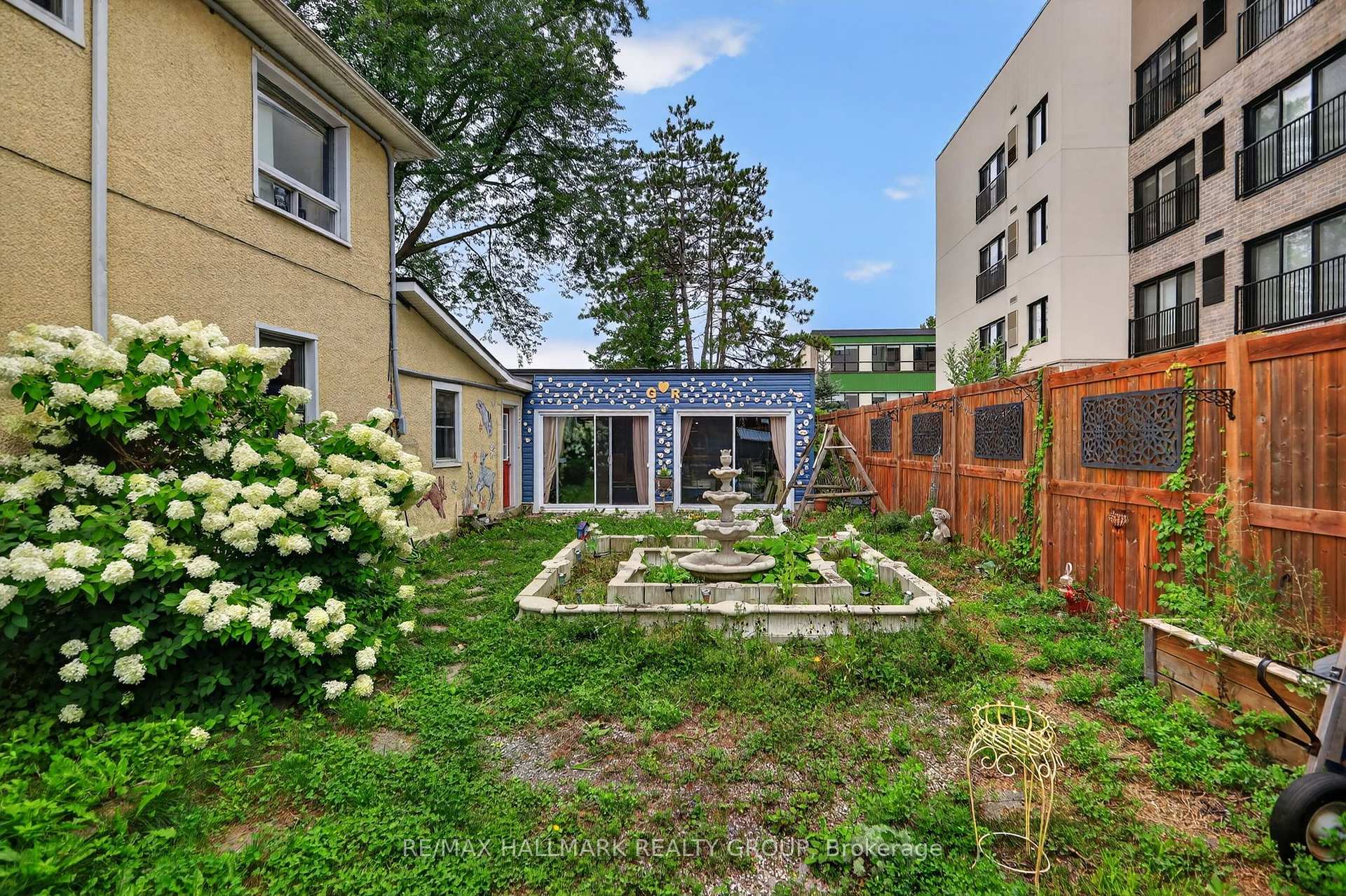 Photo 38 of 664 Center Street, Ottawa, Castle Heights/Rideau High — HOMEH
